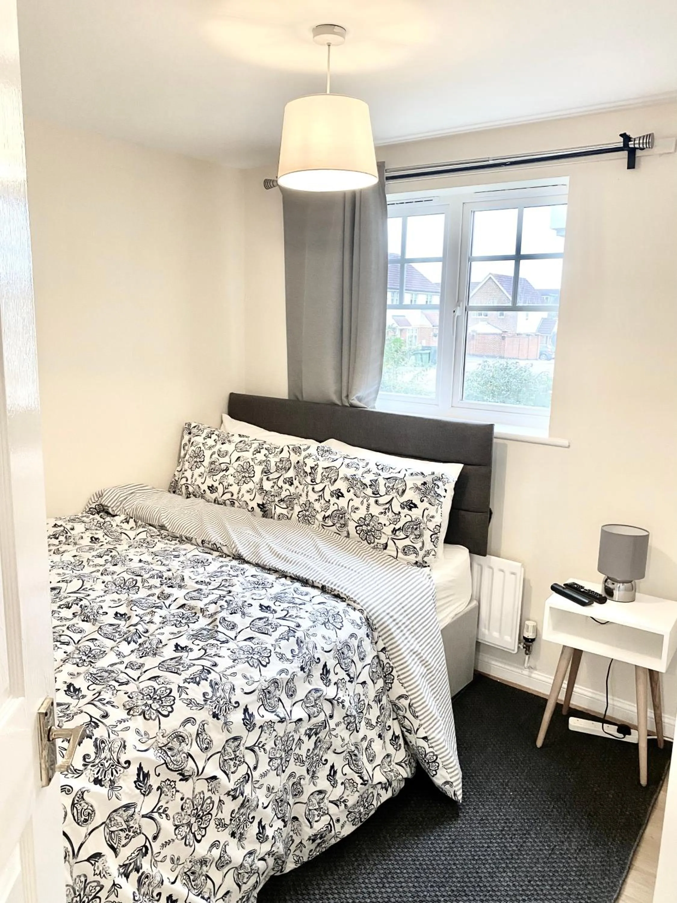 Photo of the whole room, Bed in Impeccable 2-Bed Apartment in London