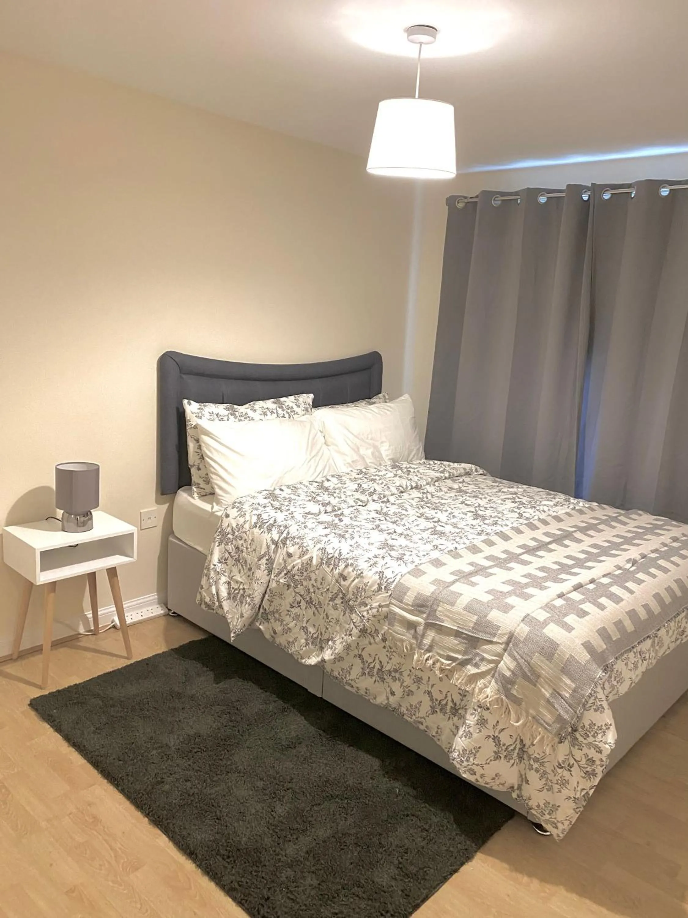 Bed in Impeccable 2-Bed Apartment in London