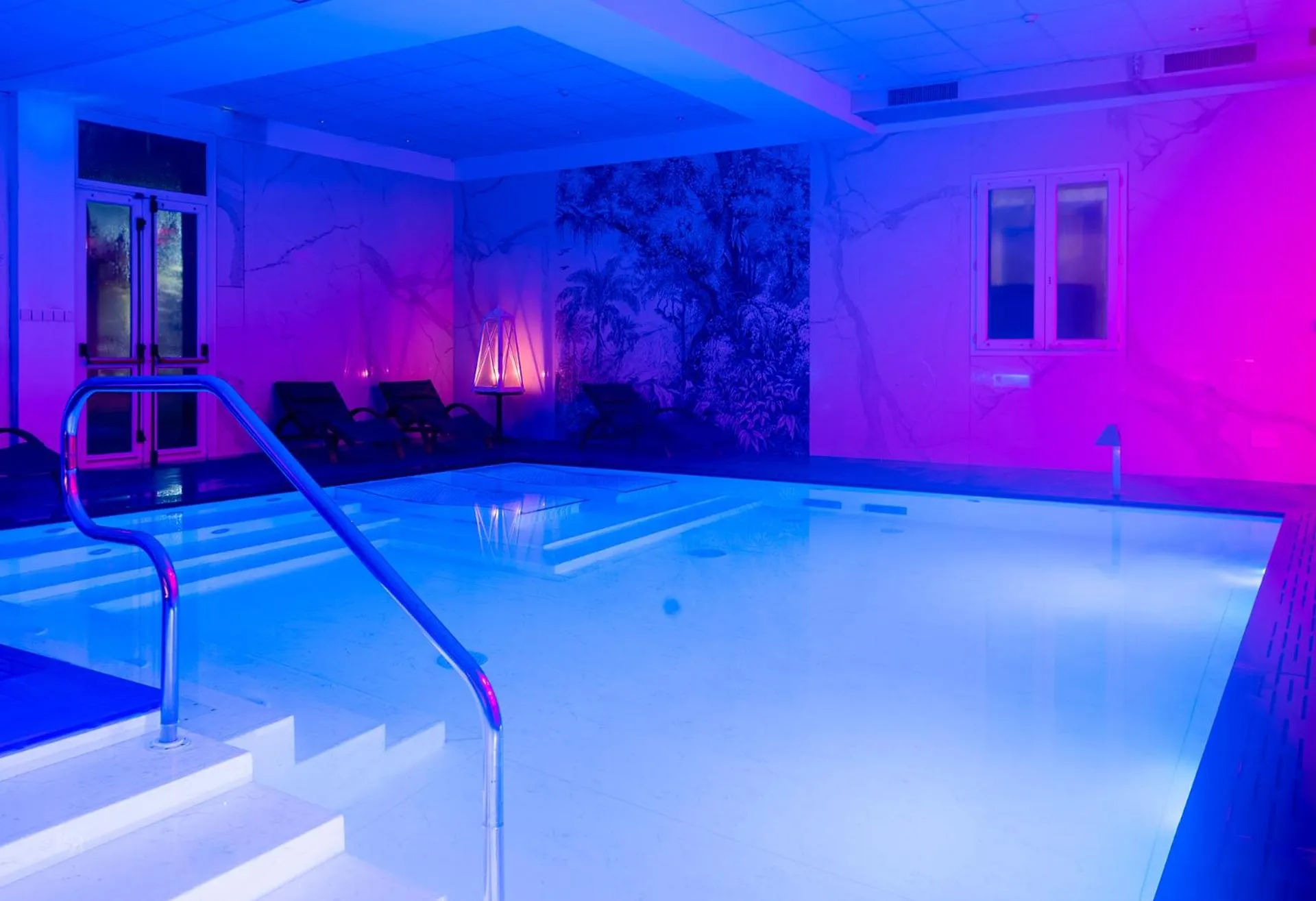 Swimming pool in Hotel Formula Int. & Puravita SPA