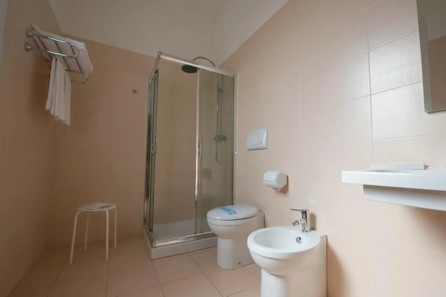 Bathroom in Hotel Formula Int. & Puravita SPA