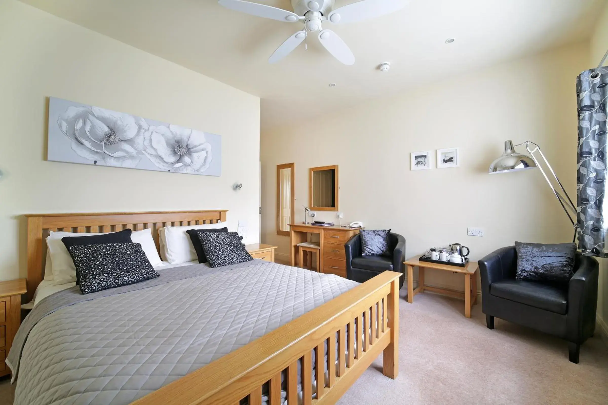 Standard Double Room - single occupancy in The Masons Arms Standard Double Room - single occupancy in The Masons Arms