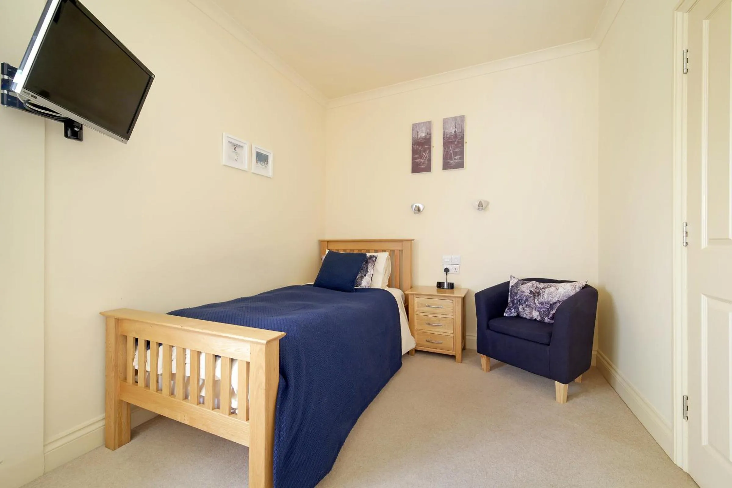 Bedroom in The Masons Arms