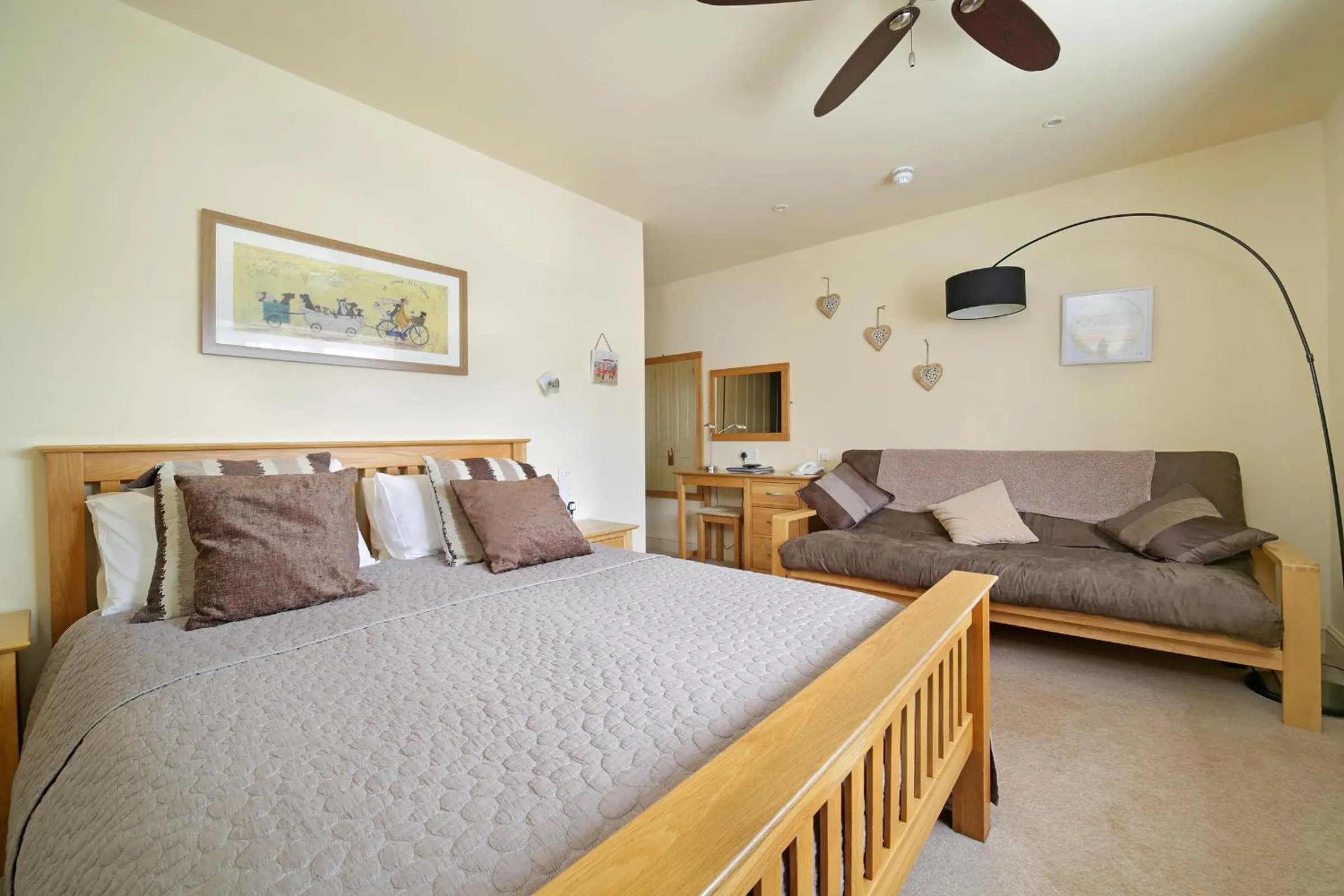 Bedroom in The Masons Arms