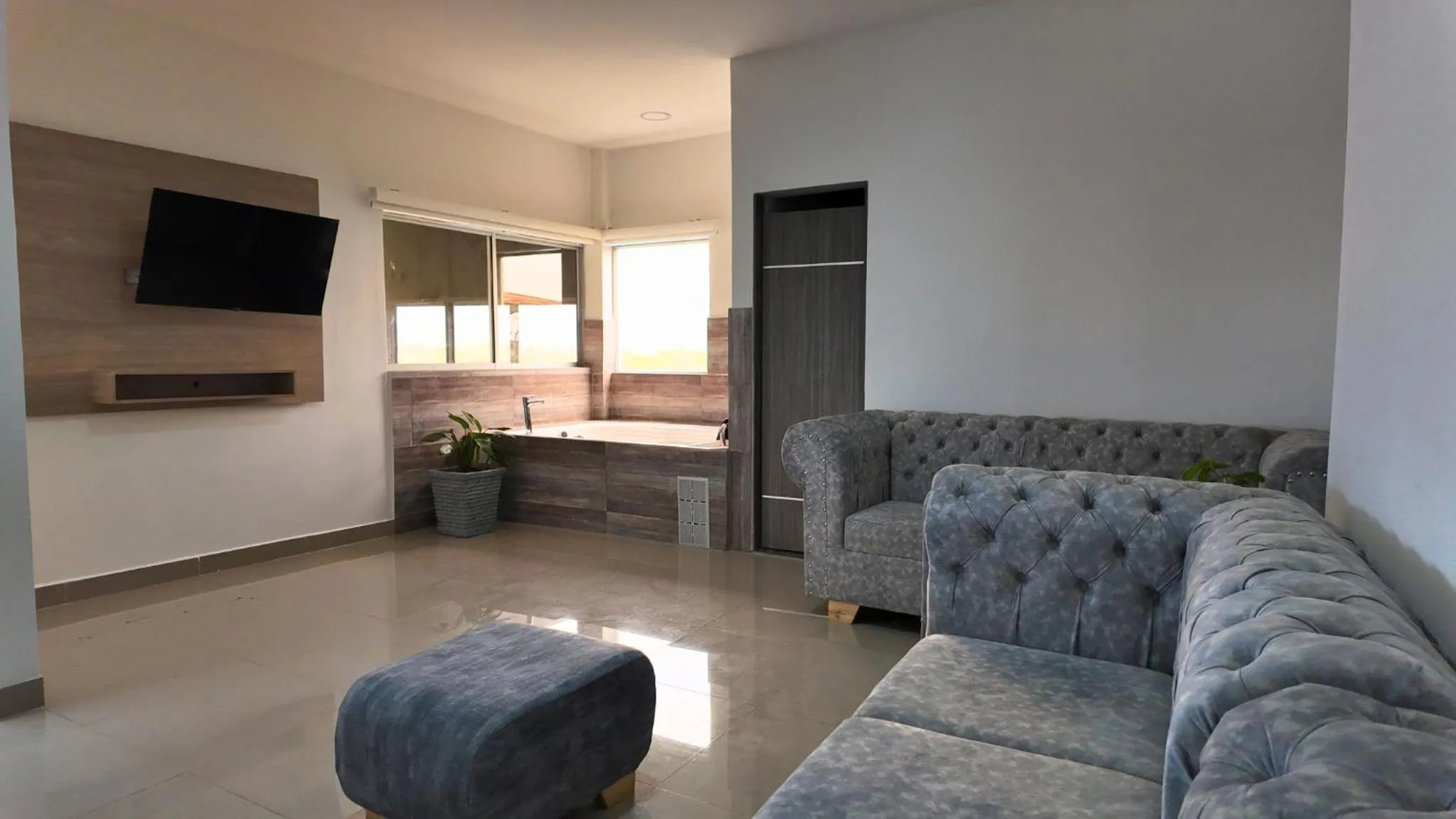 Communal lounge/ TV room in Hotel La Gran Estaciónag