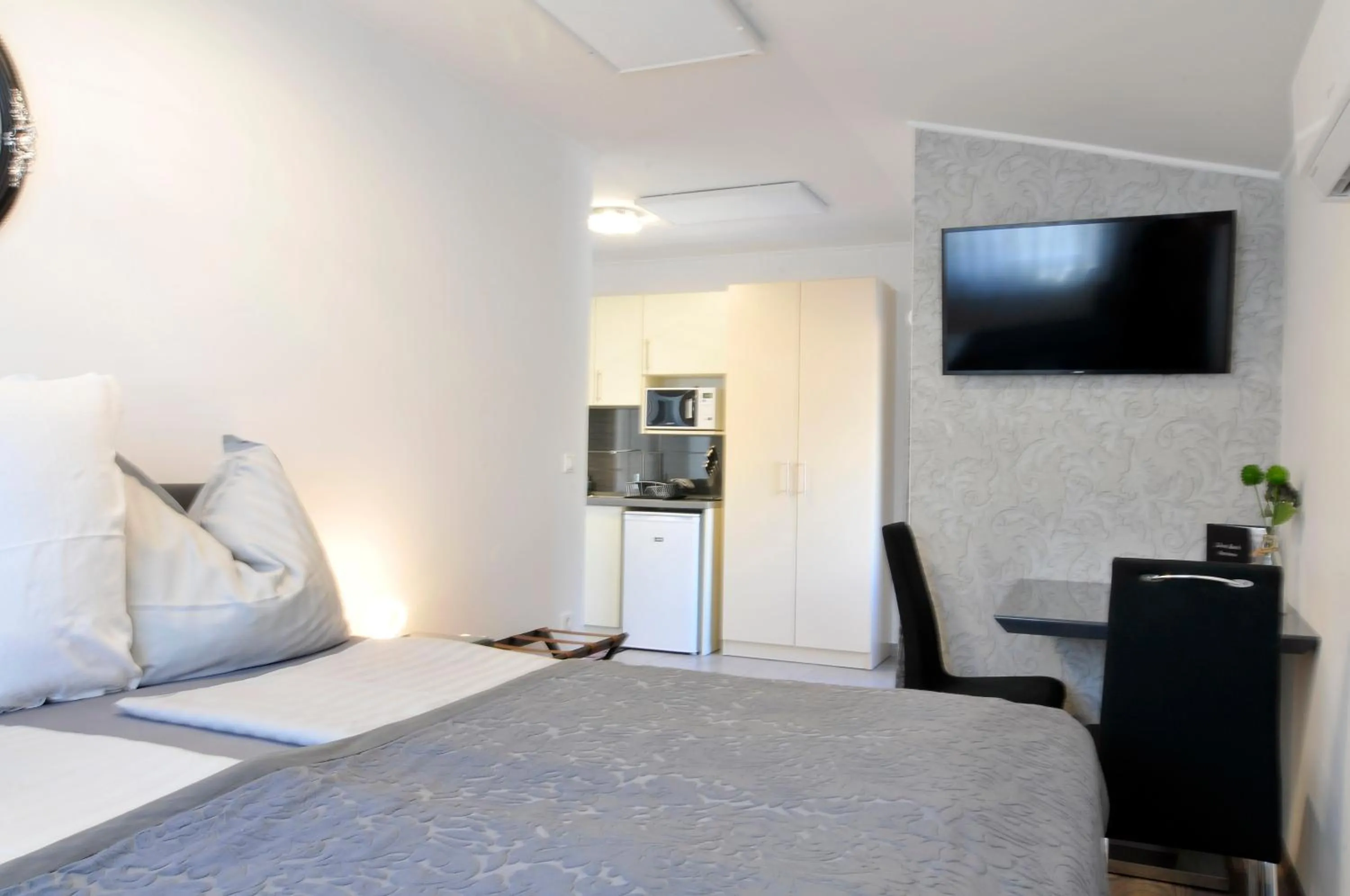 Bed in Silver Beach Apartments
