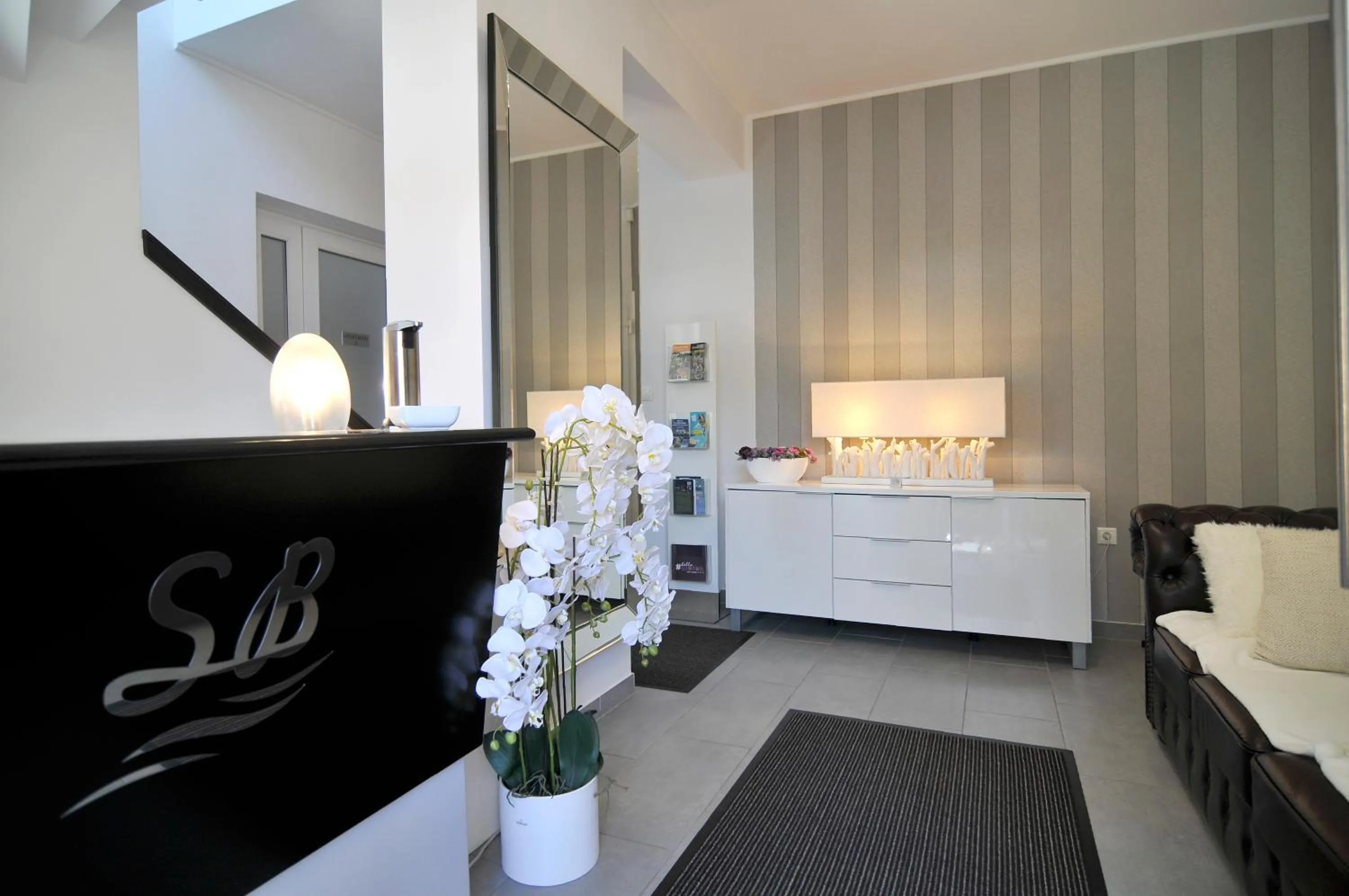 Bed in Silver Beach Apartments