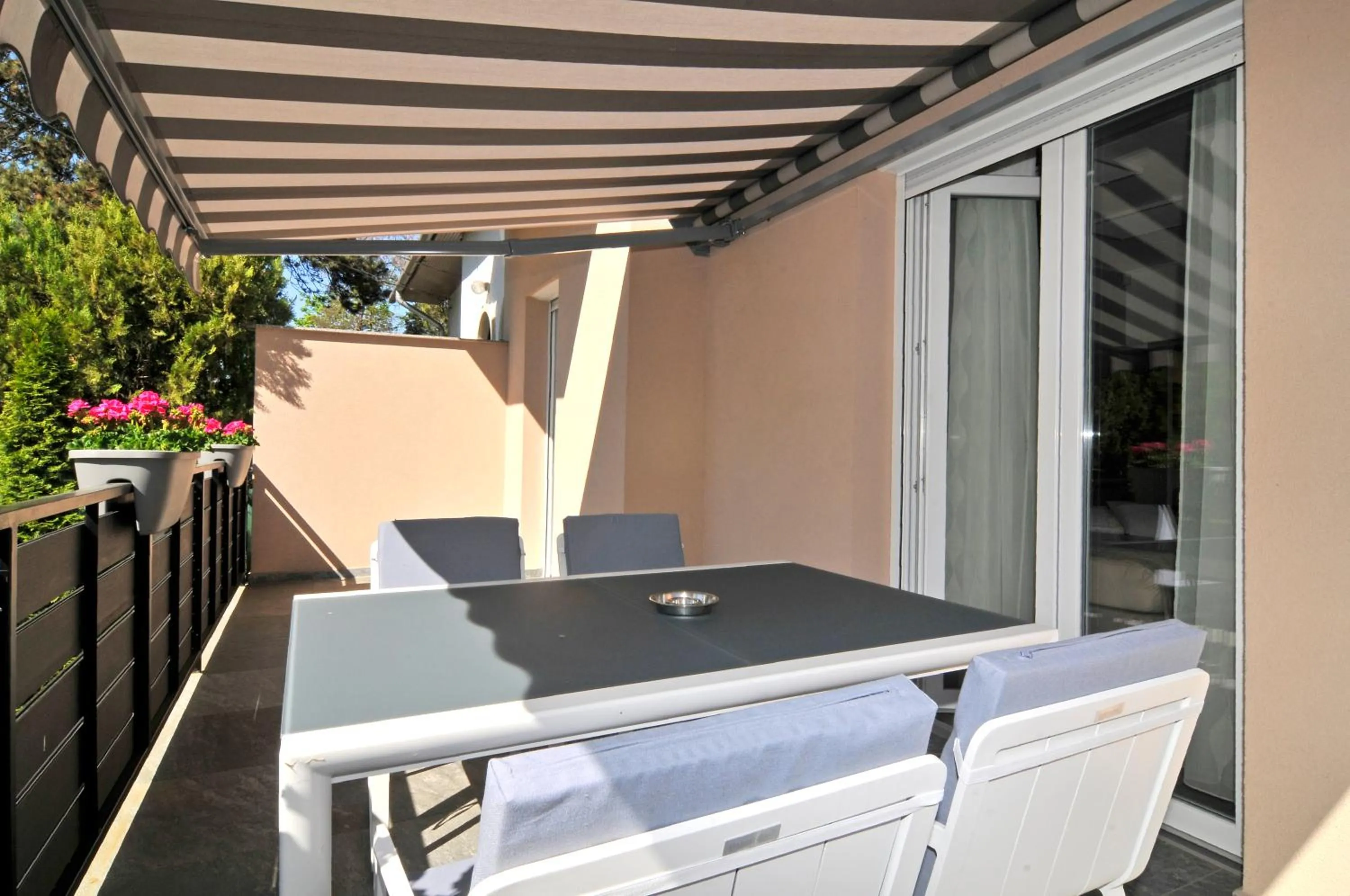 Silver Beach Apartments
