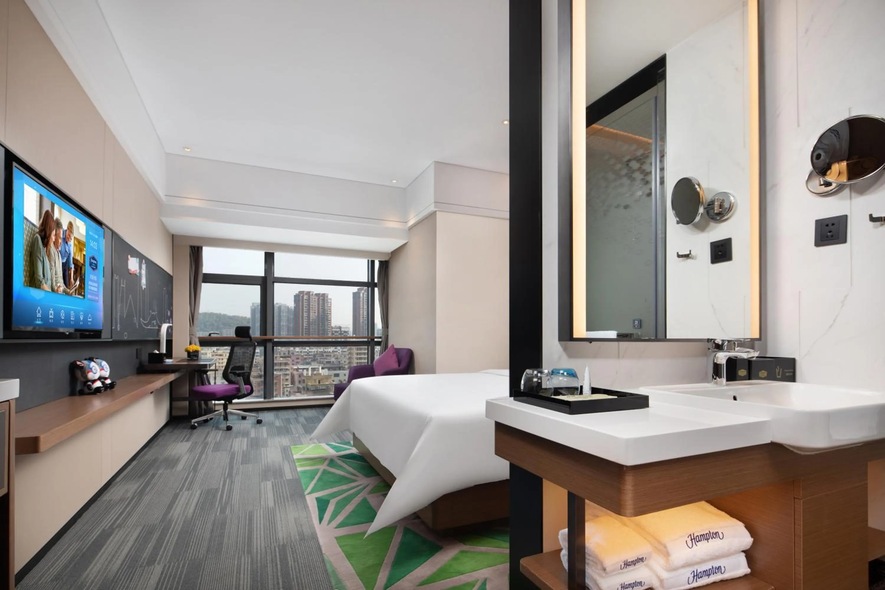 TV and multimedia in Hampton by Hilton Shenzhen Baoan Stadium