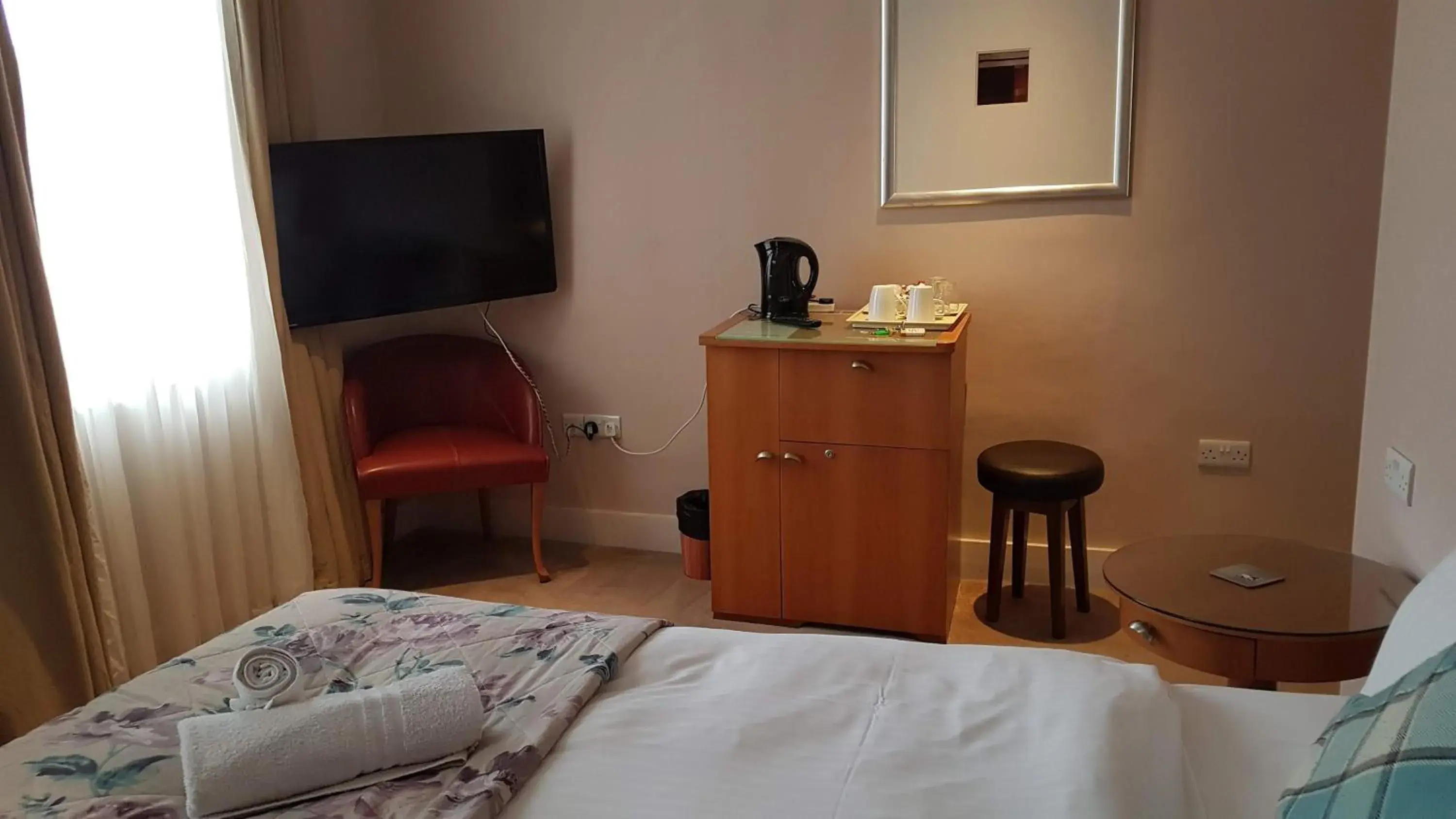 Bed in The Antelope at Upavon Bed in The Antelope at Upavon