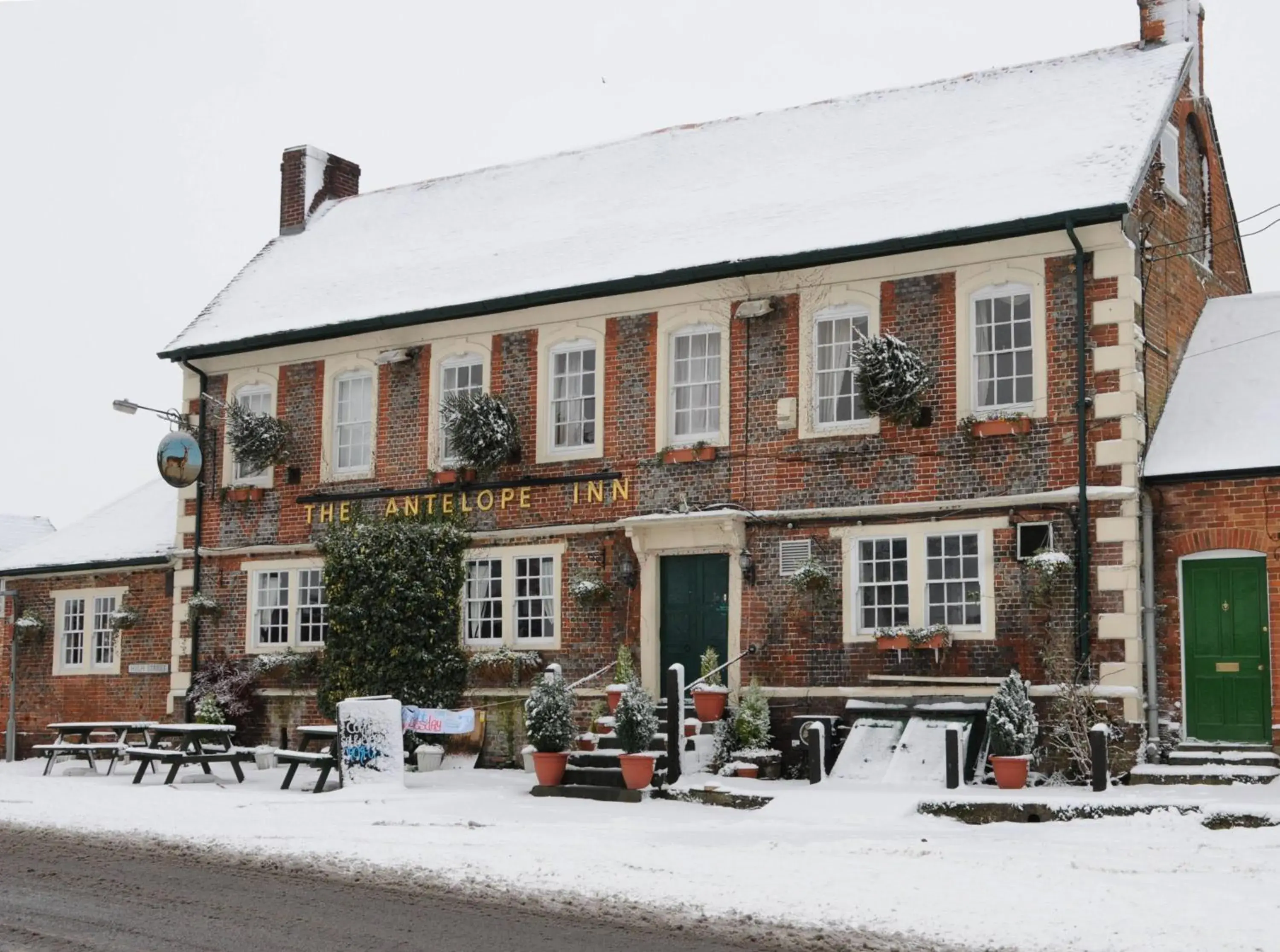 Facade/entrance in The Antelope at Upavon Facade/entrance in The Antelope at Upavon