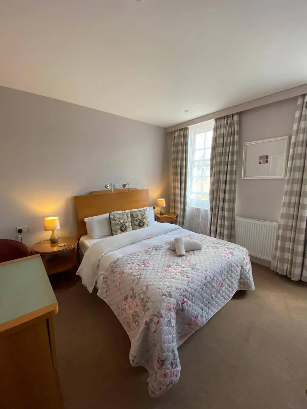 Bed in The Antelope at Upavon Bed in The Antelope at Upavon