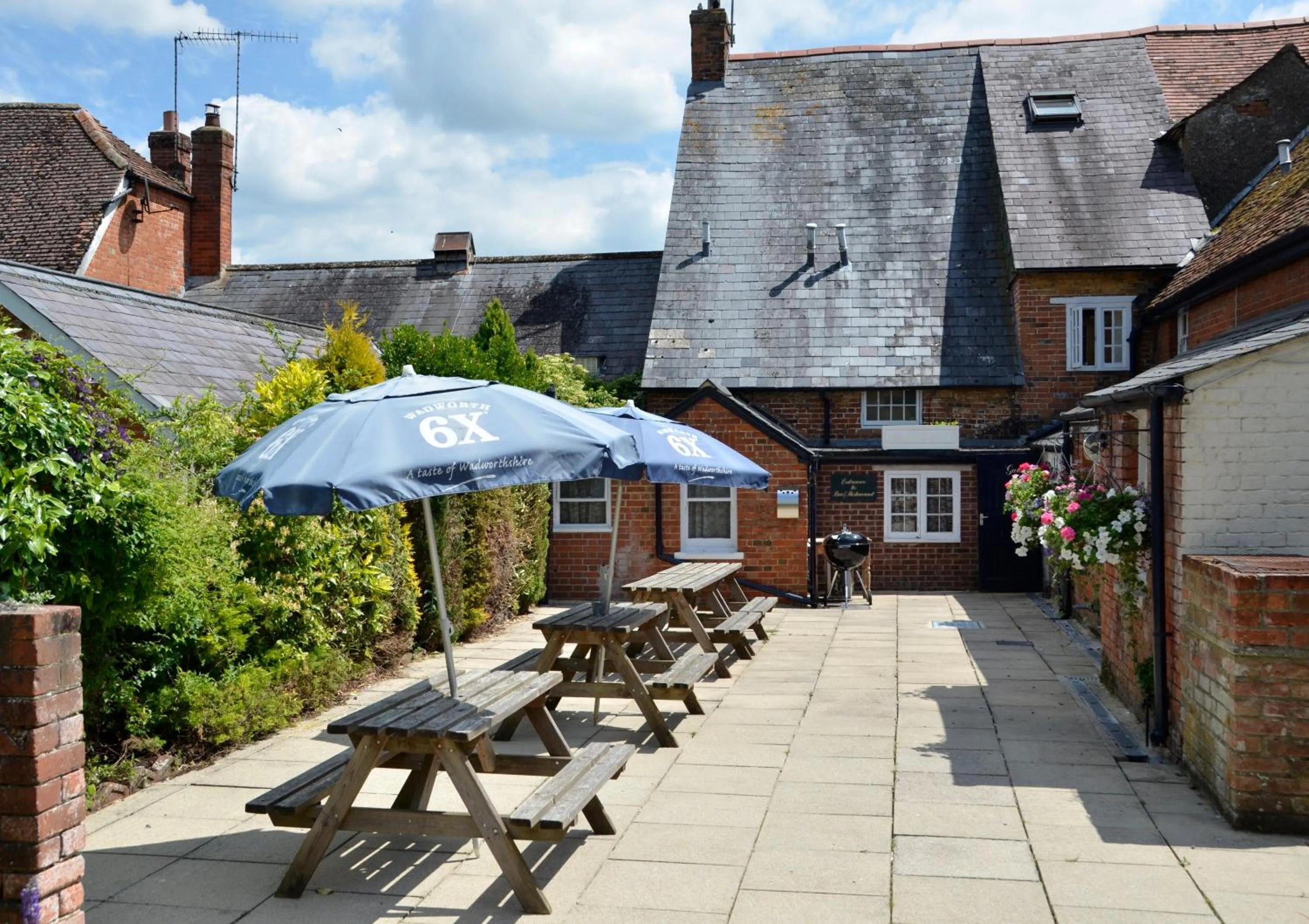 Patio in The Antelope at Upavon