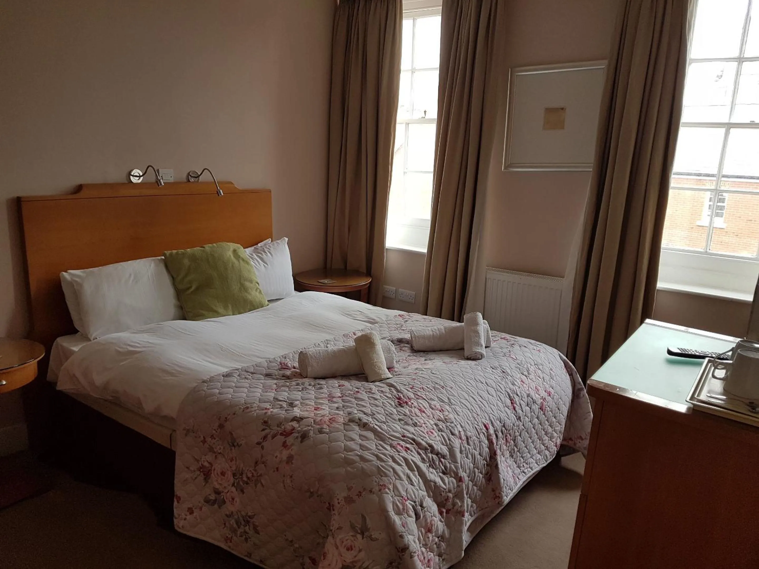 Bed in The Antelope at Upavon