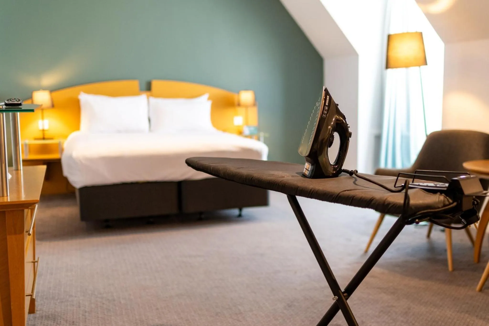 flat iron, Bed in Holiday Inn Ashford - North A20 by IHG