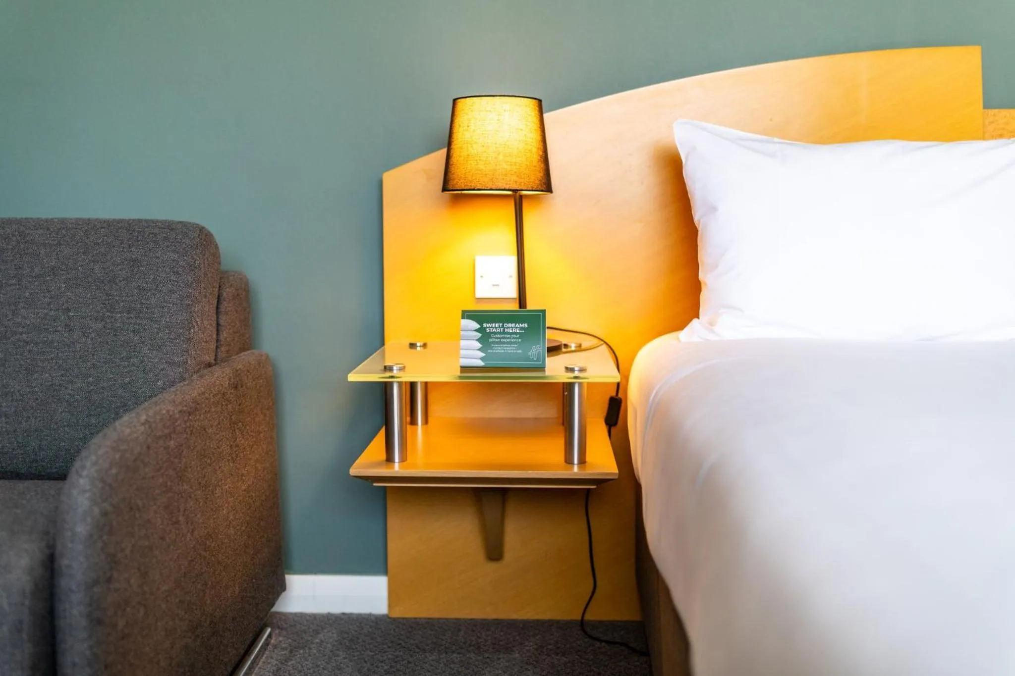 Bed in Holiday Inn Ashford - North A20 by IHG