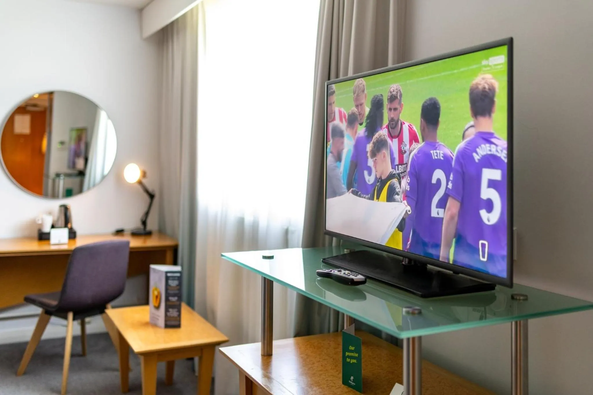 TV and multimedia in Holiday Inn Ashford - North A20 by IHG