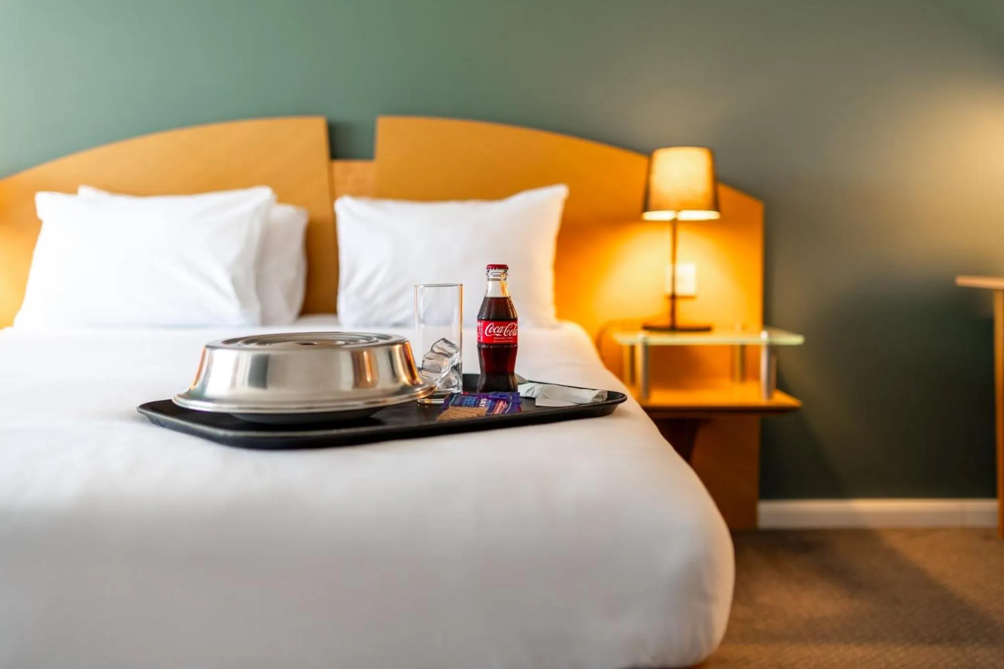 Bed in Holiday Inn Ashford - North A20 by IHG