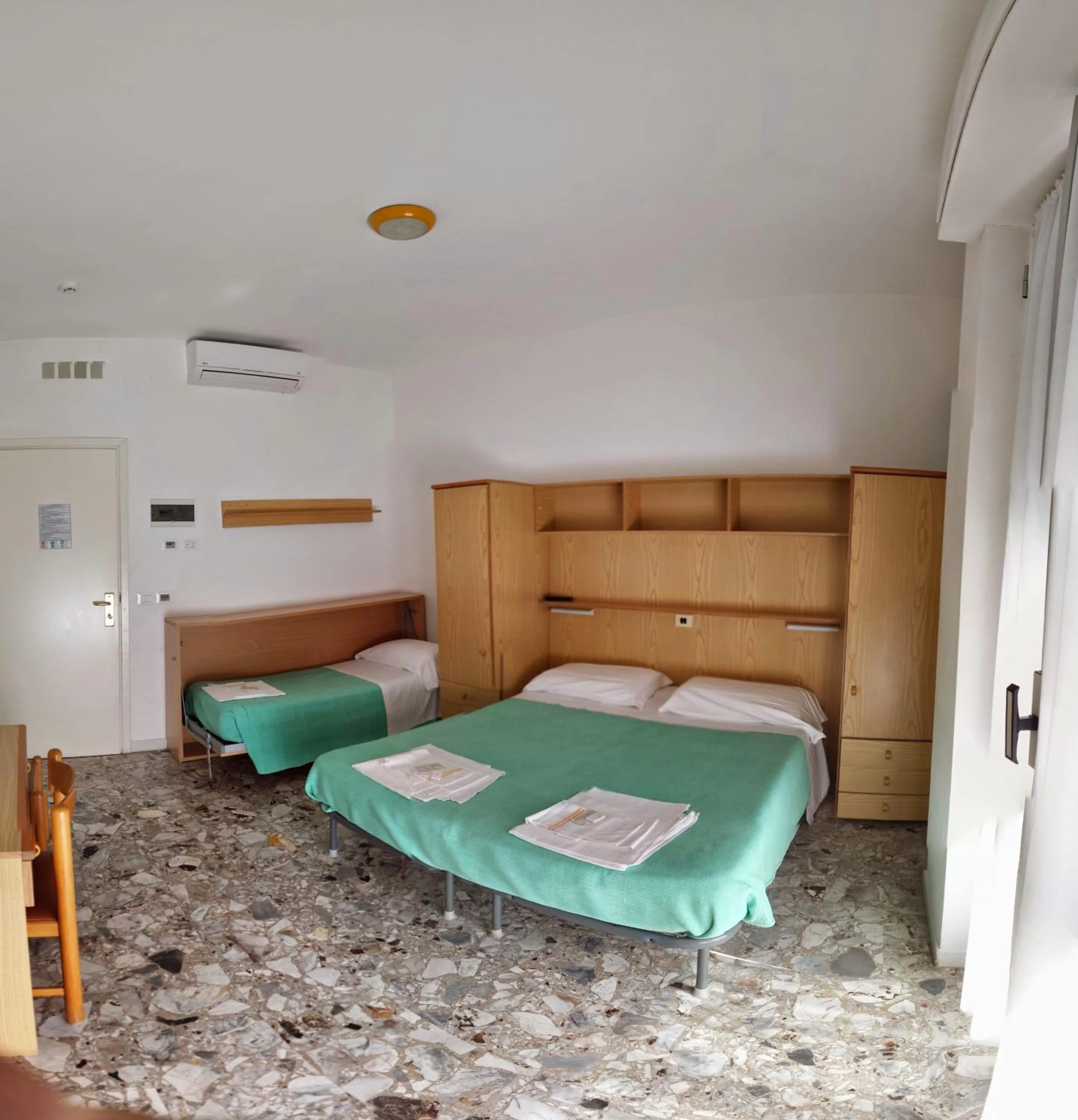 Day, Bed in Albergo Anita