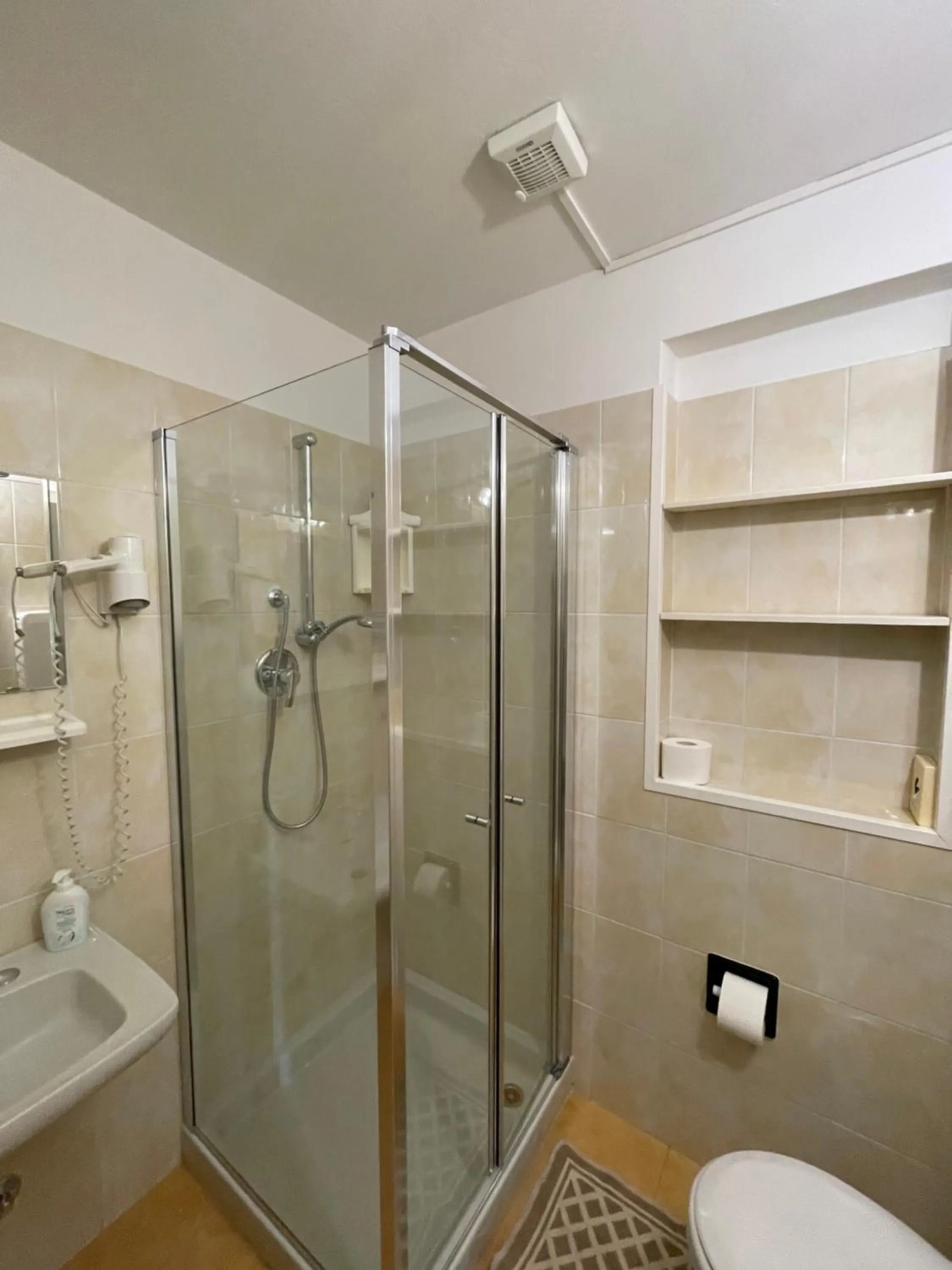 Shower in Hotel Casa Popi