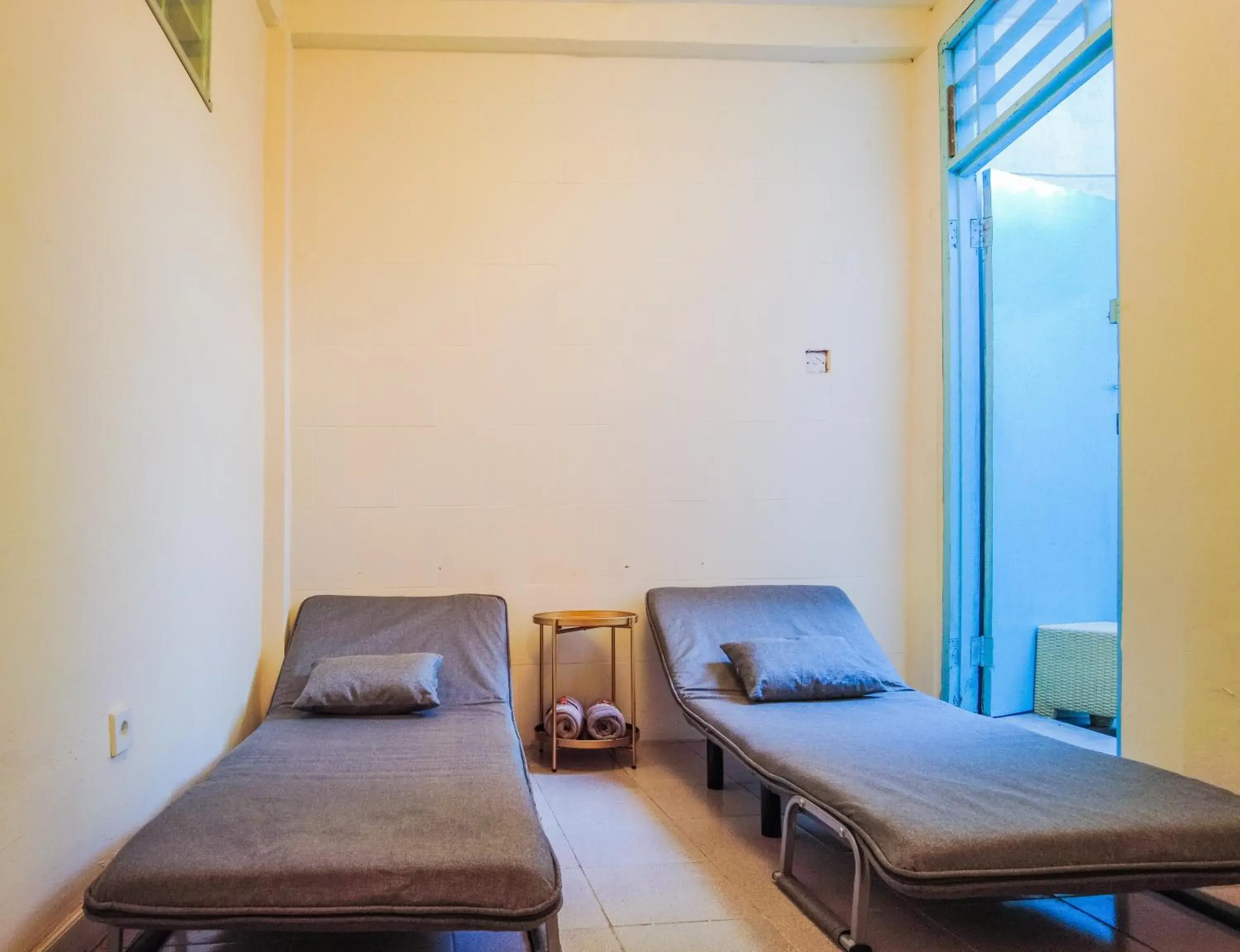 Massage, Bed in BS Home Massage, Bed in BS Home