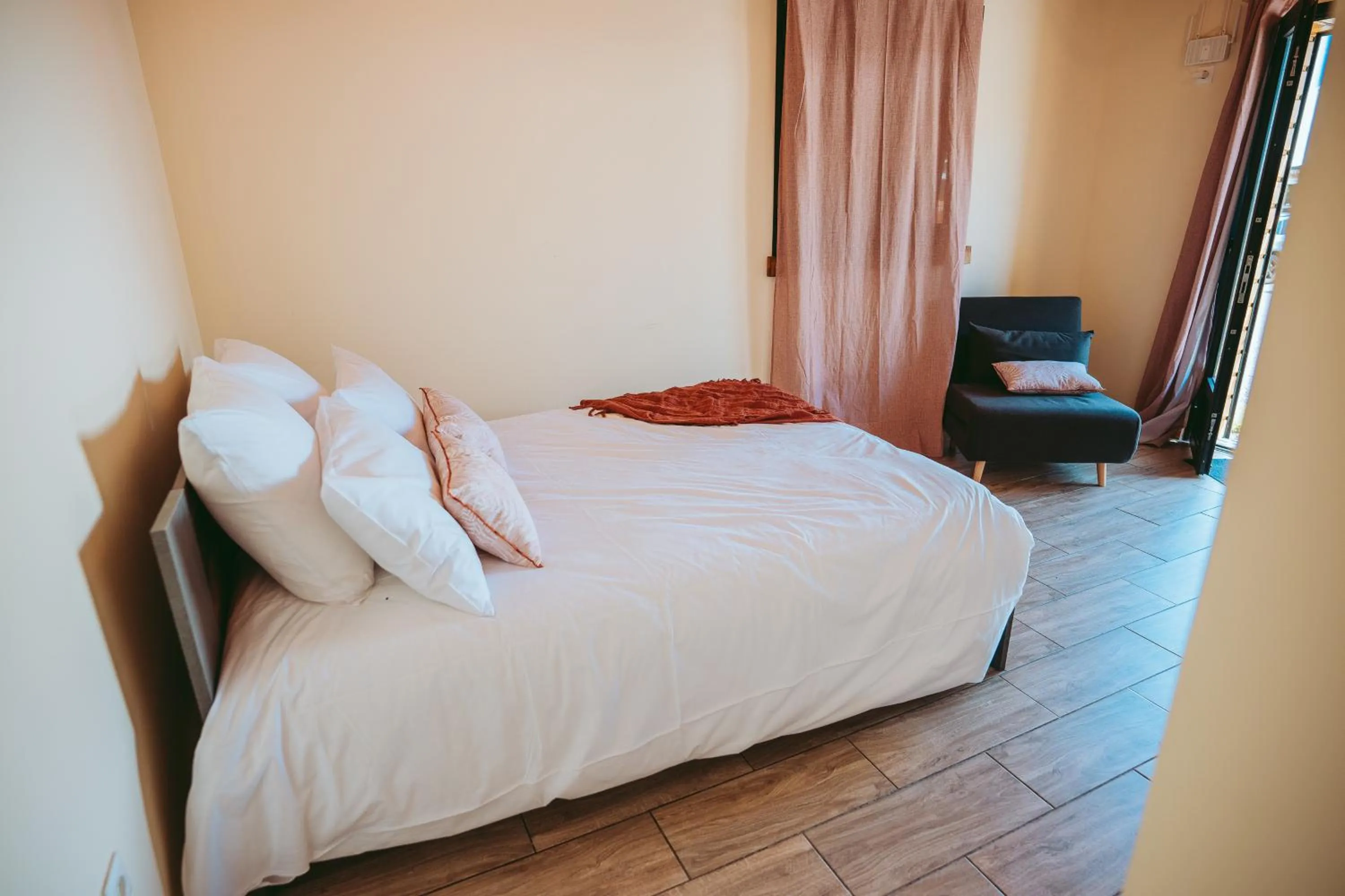 Bed in L'Auberge Créole