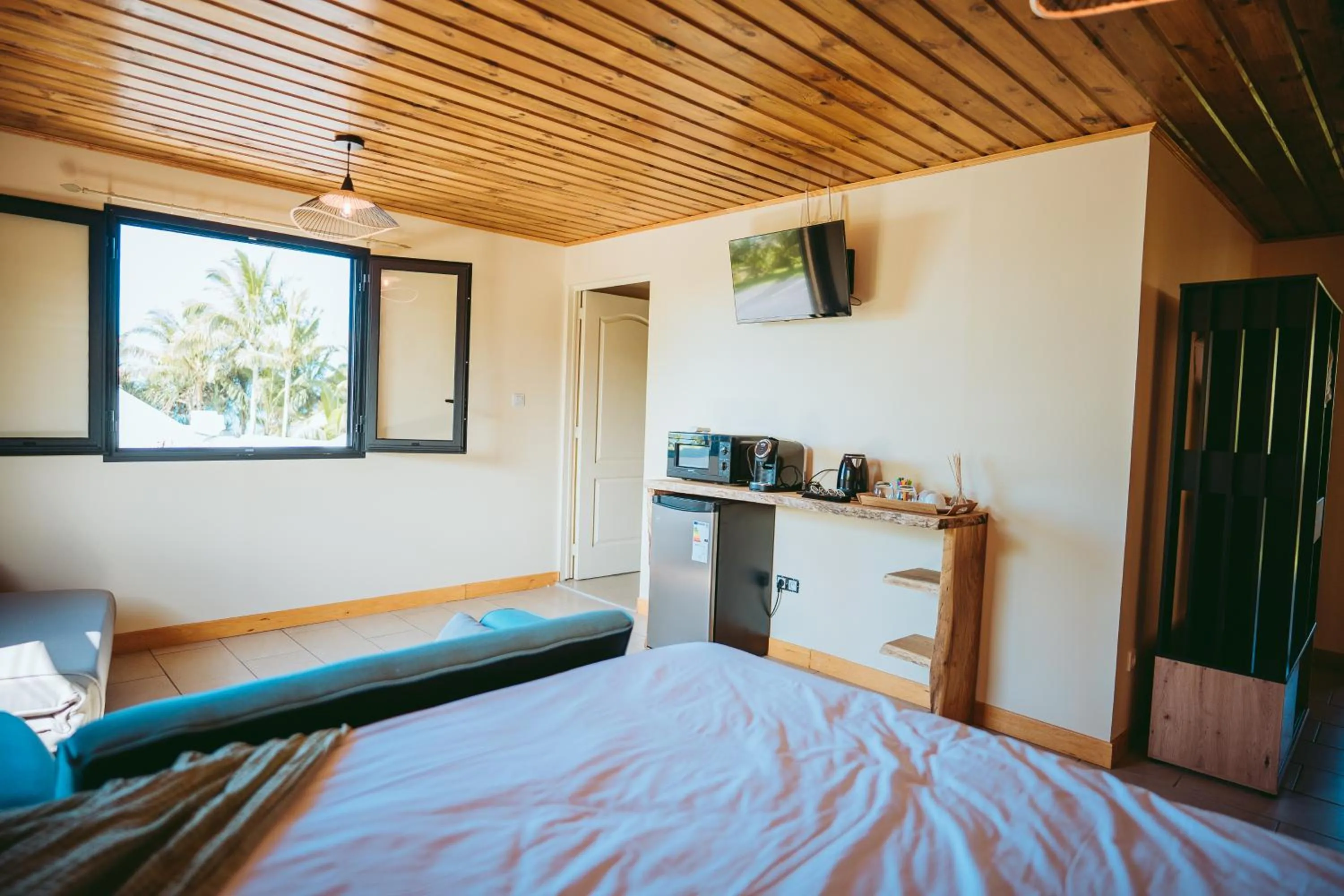 Bed in L'Auberge Créole