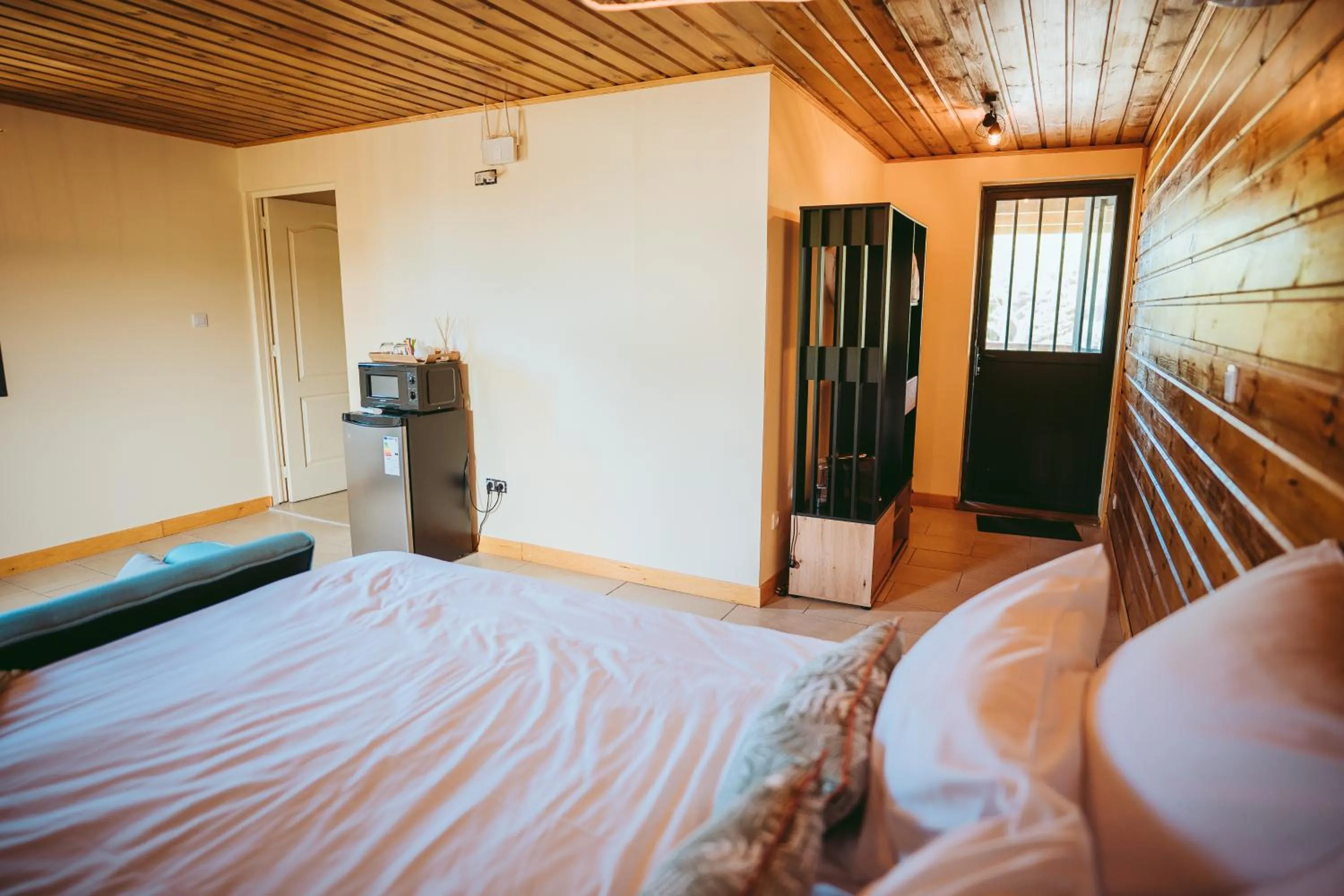 Bed in L'Auberge Créole