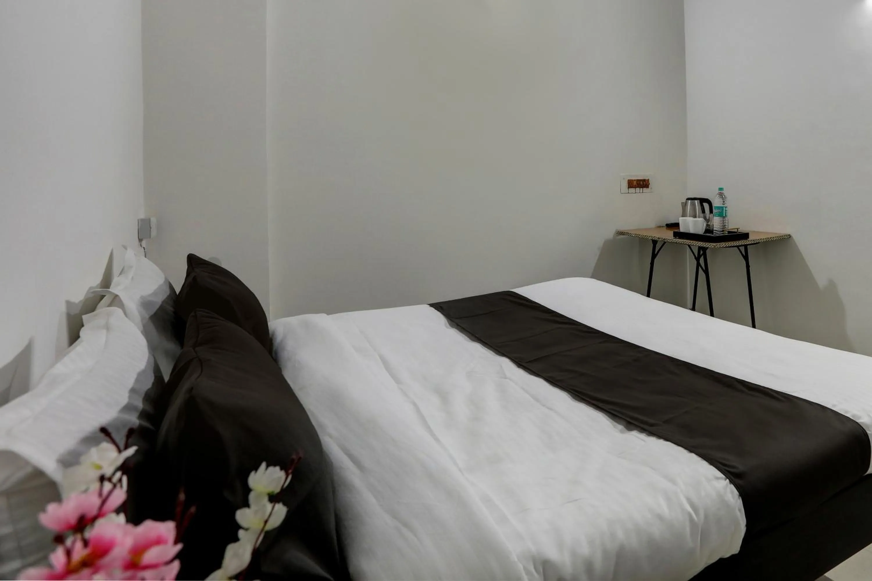 Bedroom, Bed in Hotel O by OYO the royal villa