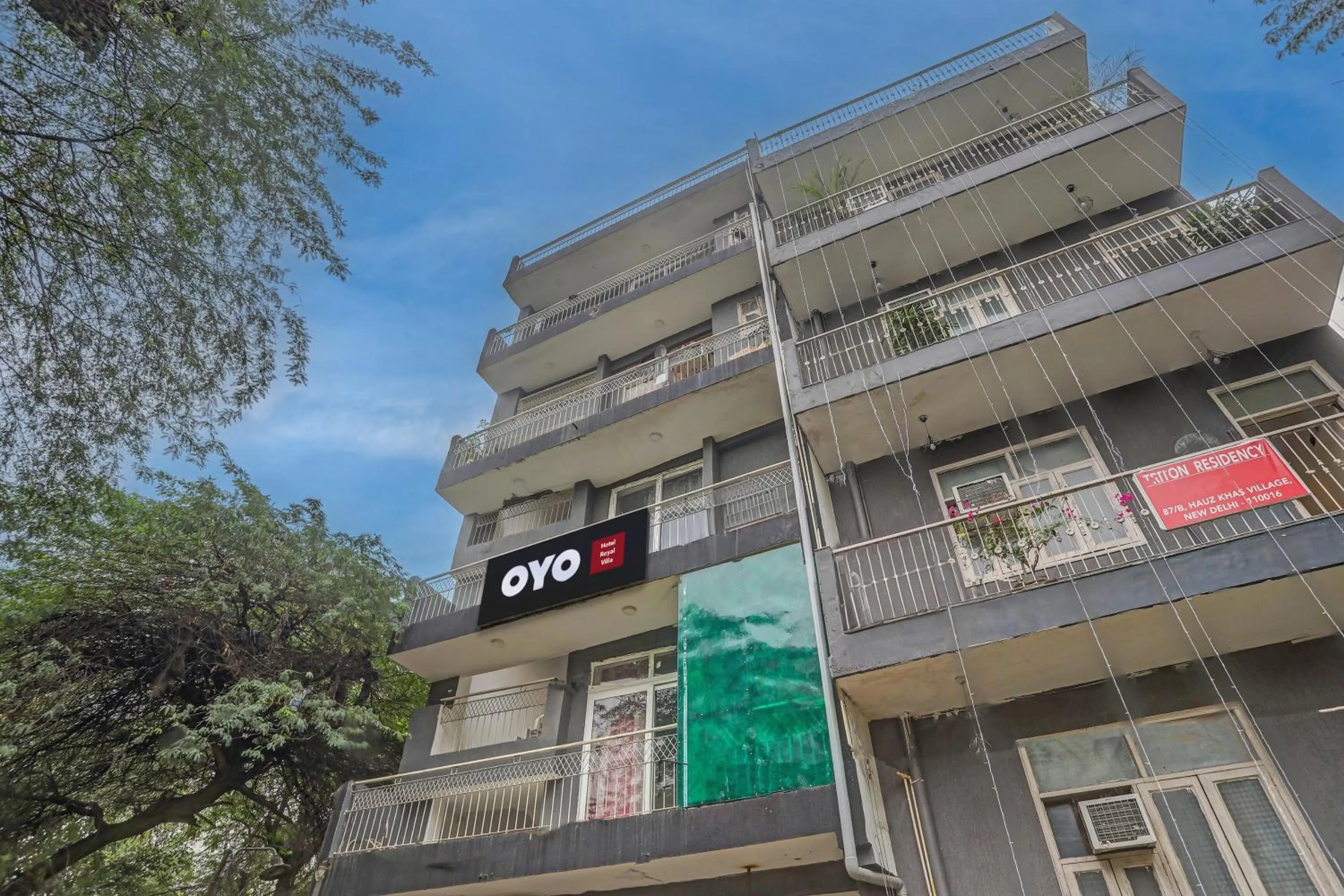 Facade/entrance in Hotel O by OYO the royal villa