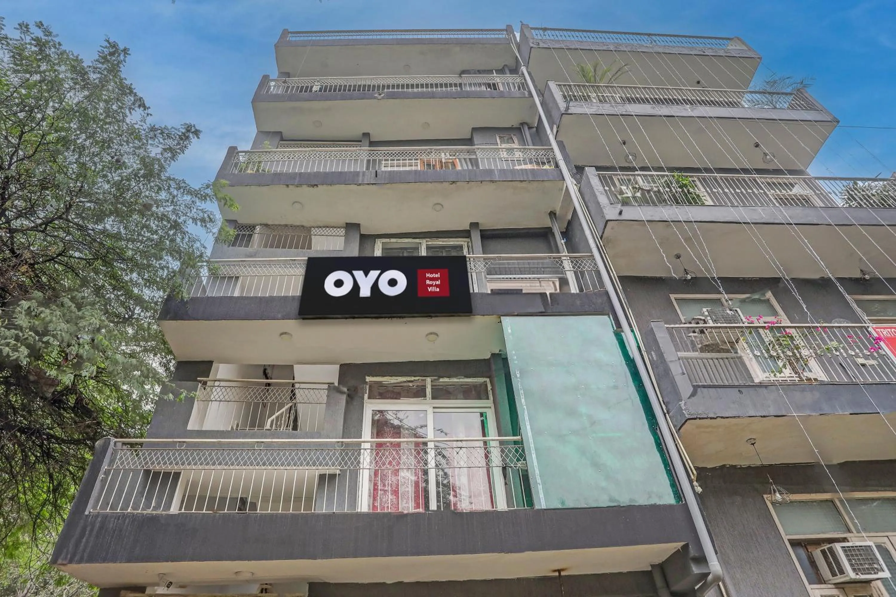 Facade/entrance in Hotel O by OYO the royal villa