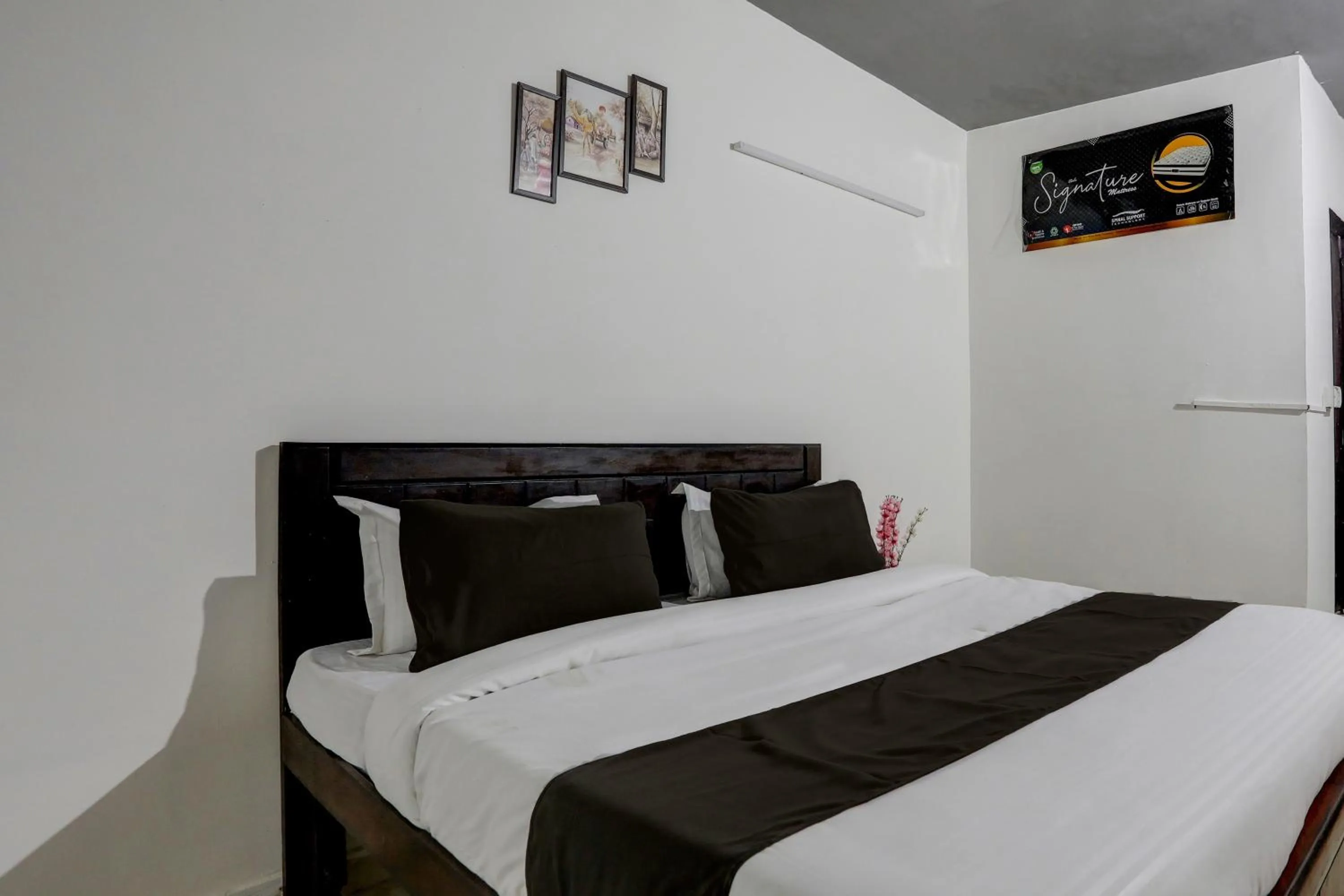 Bedroom, Bed in Hotel O by OYO the royal villa