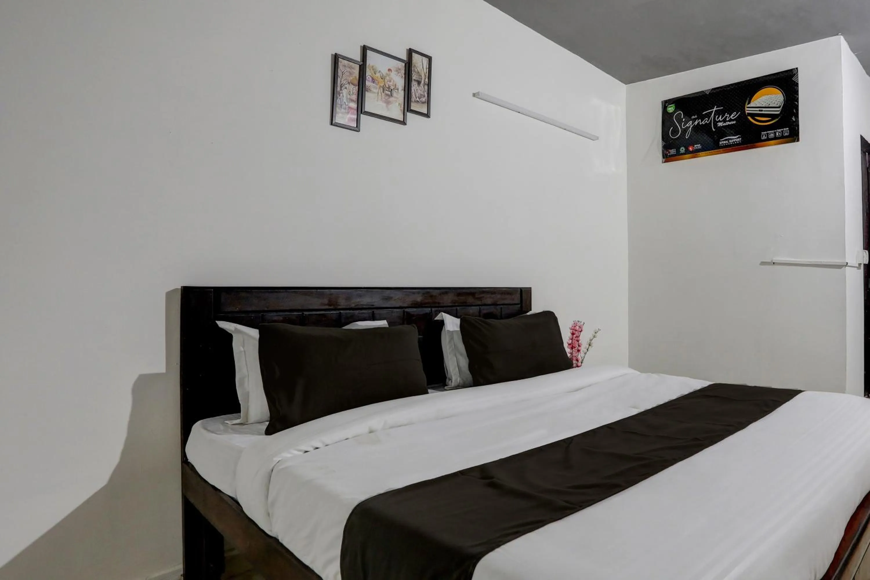 Bedroom, Bed in Hotel O by OYO the royal villa