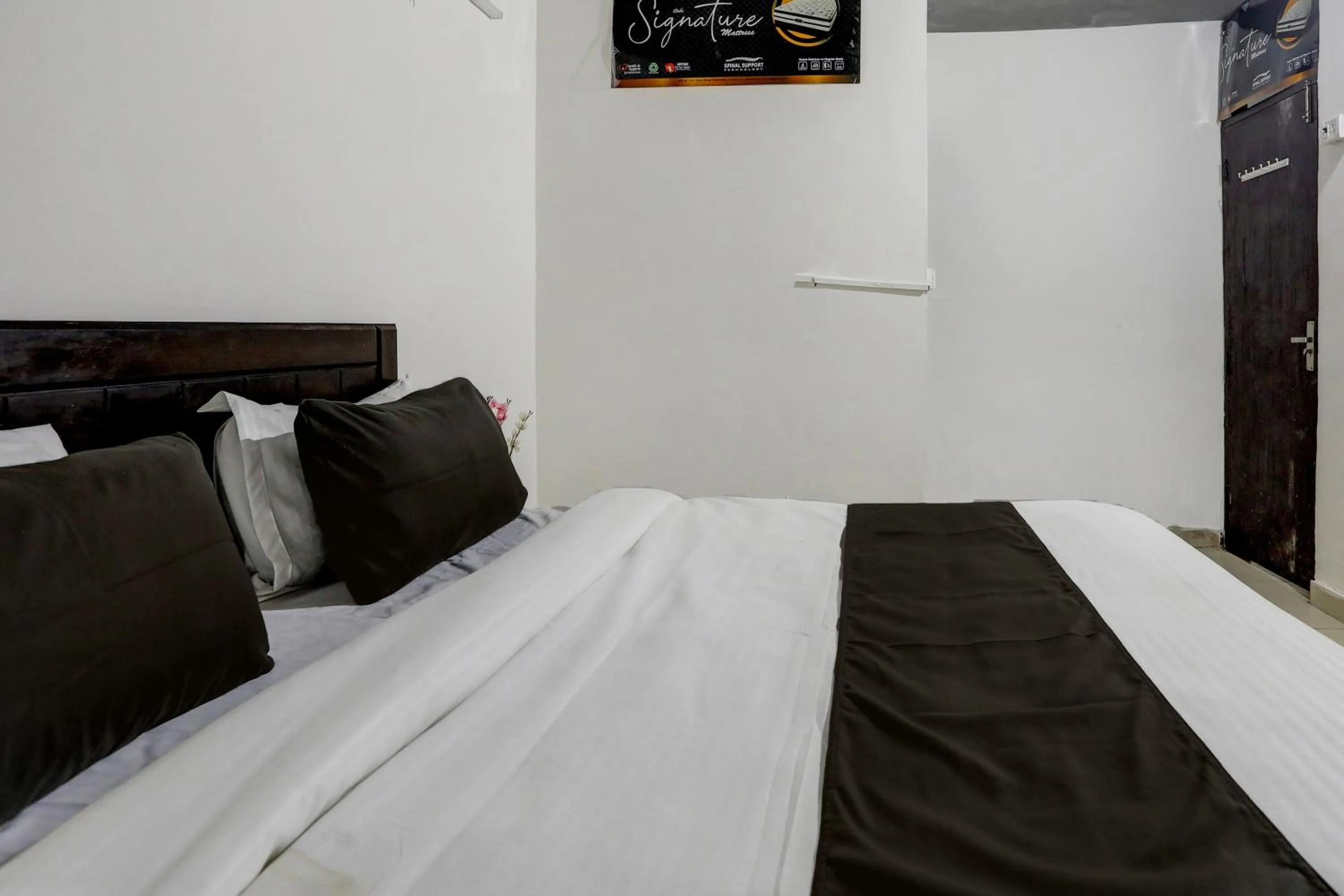 Bedroom, Bed in Hotel O by OYO the royal villa