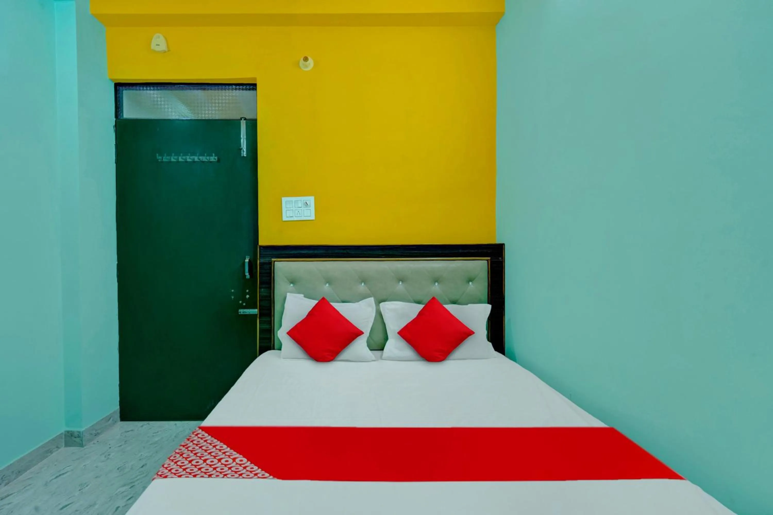 Bathroom, Bed in Hotel O Savera