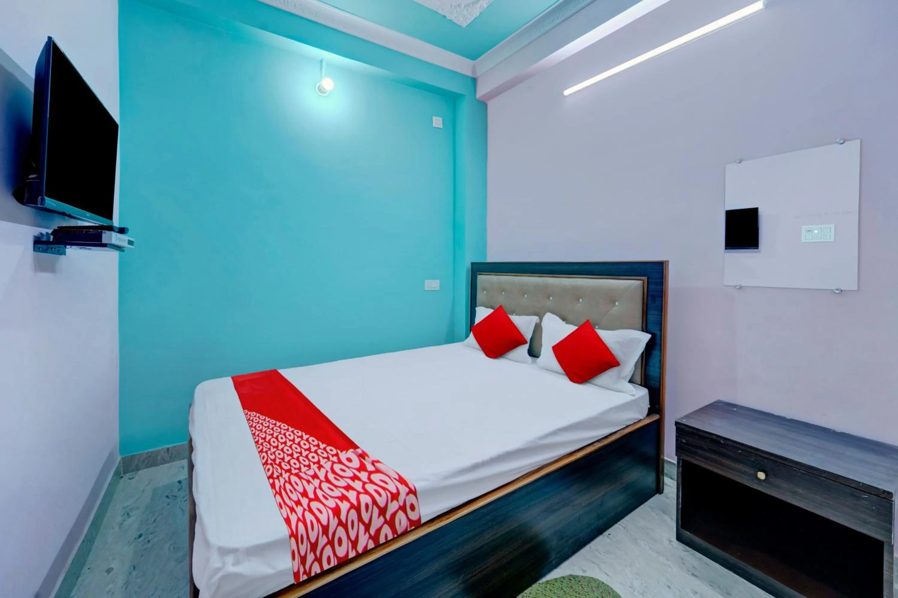 Facade/entrance, Bed in Hotel O Savera