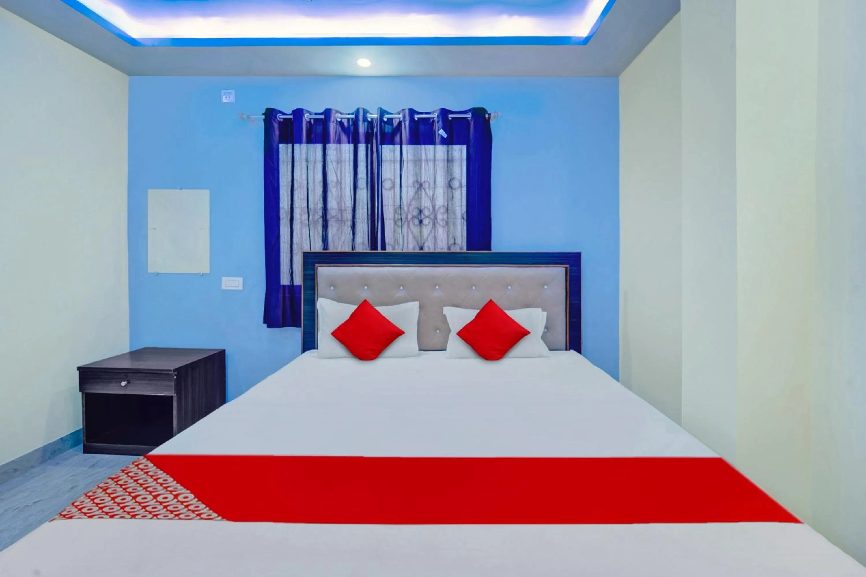 Facade/entrance, Bed in Hotel O Savera