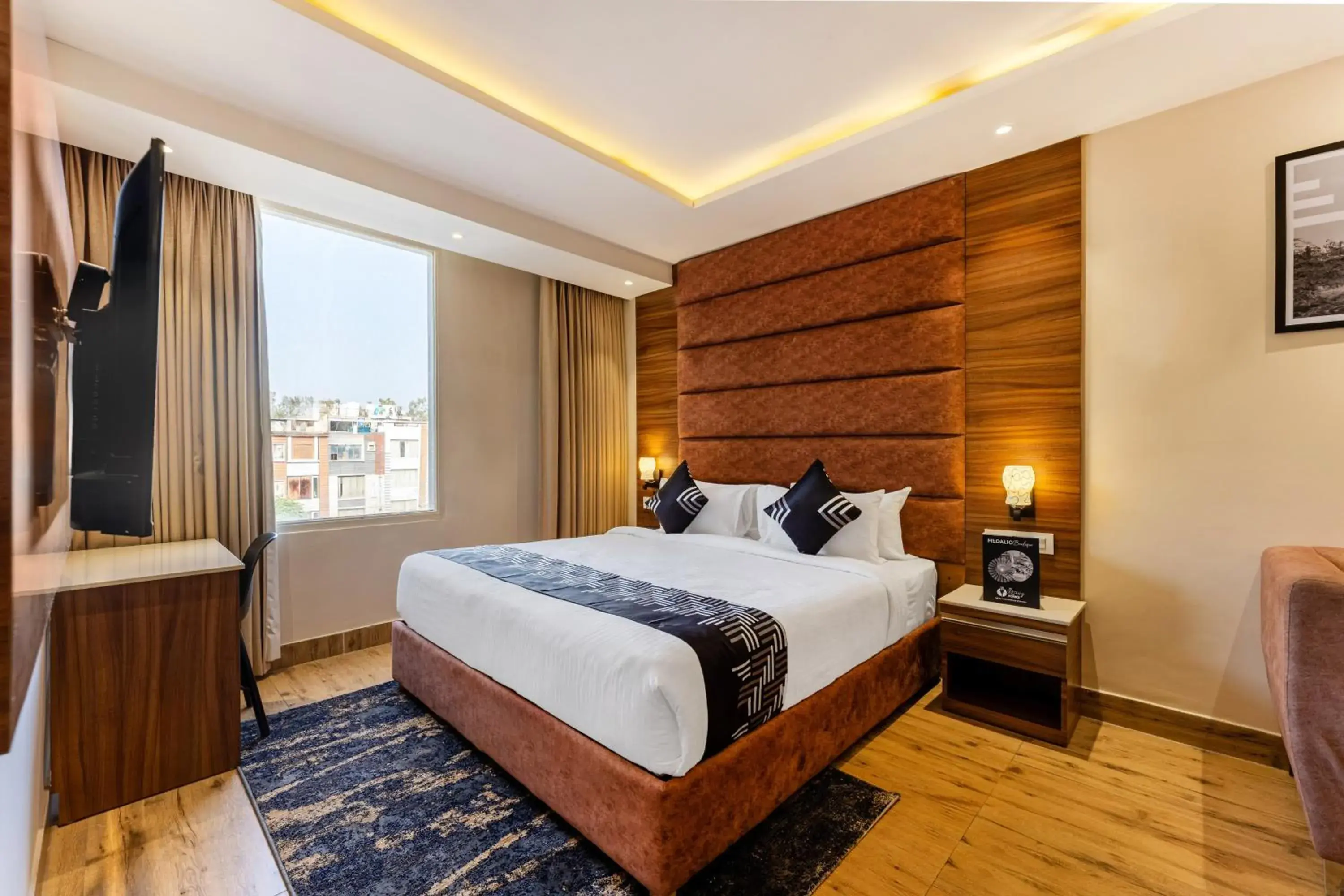 Deluxe Room with Bathtub - single occupancy in Medalio Boutique Chandigarh Zirakpur Deluxe Room with Bathtub - single occupancy in Medalio Boutique Chandigarh Zirakpur