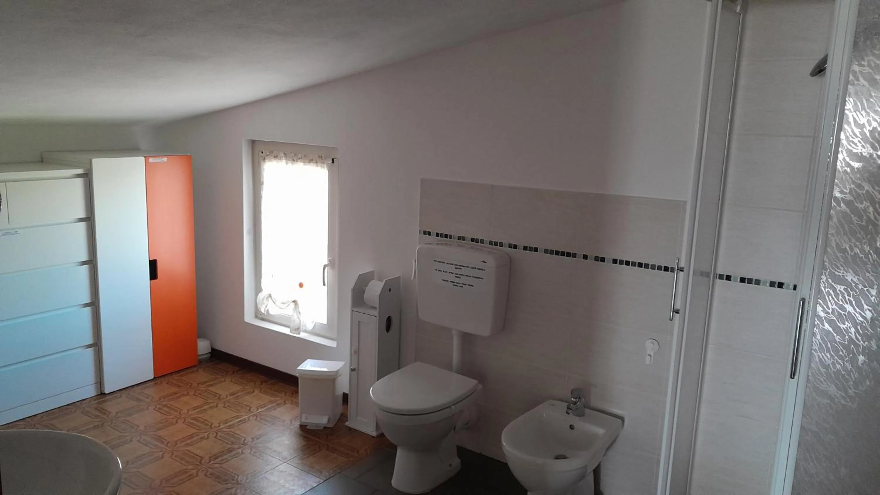 Bathroom in Tolasudolsa Rooms, Breakfast & Mountain Bike