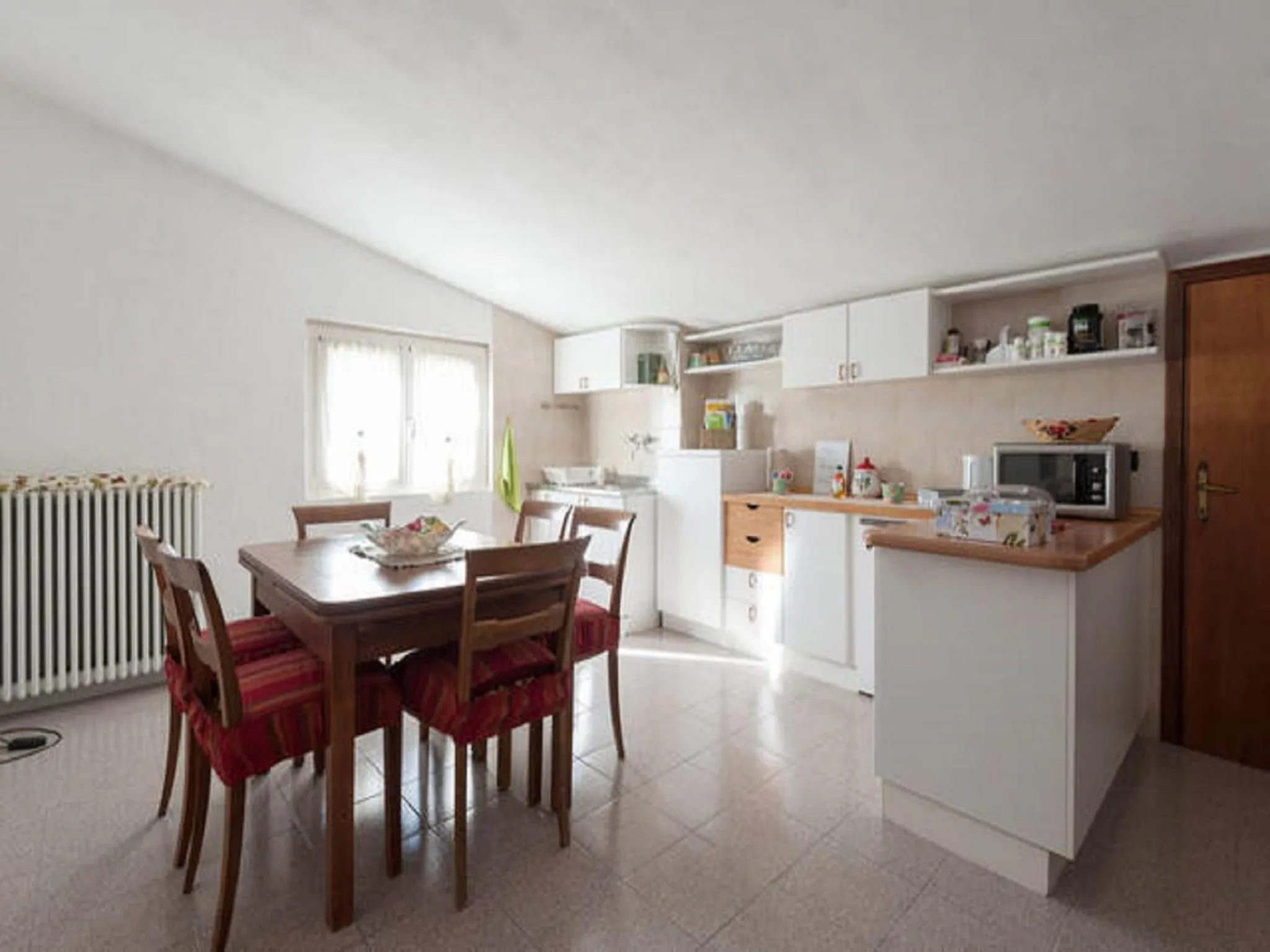 Restaurant/places to eat in Tolasudolsa Rooms, Breakfast & Mountain Bike