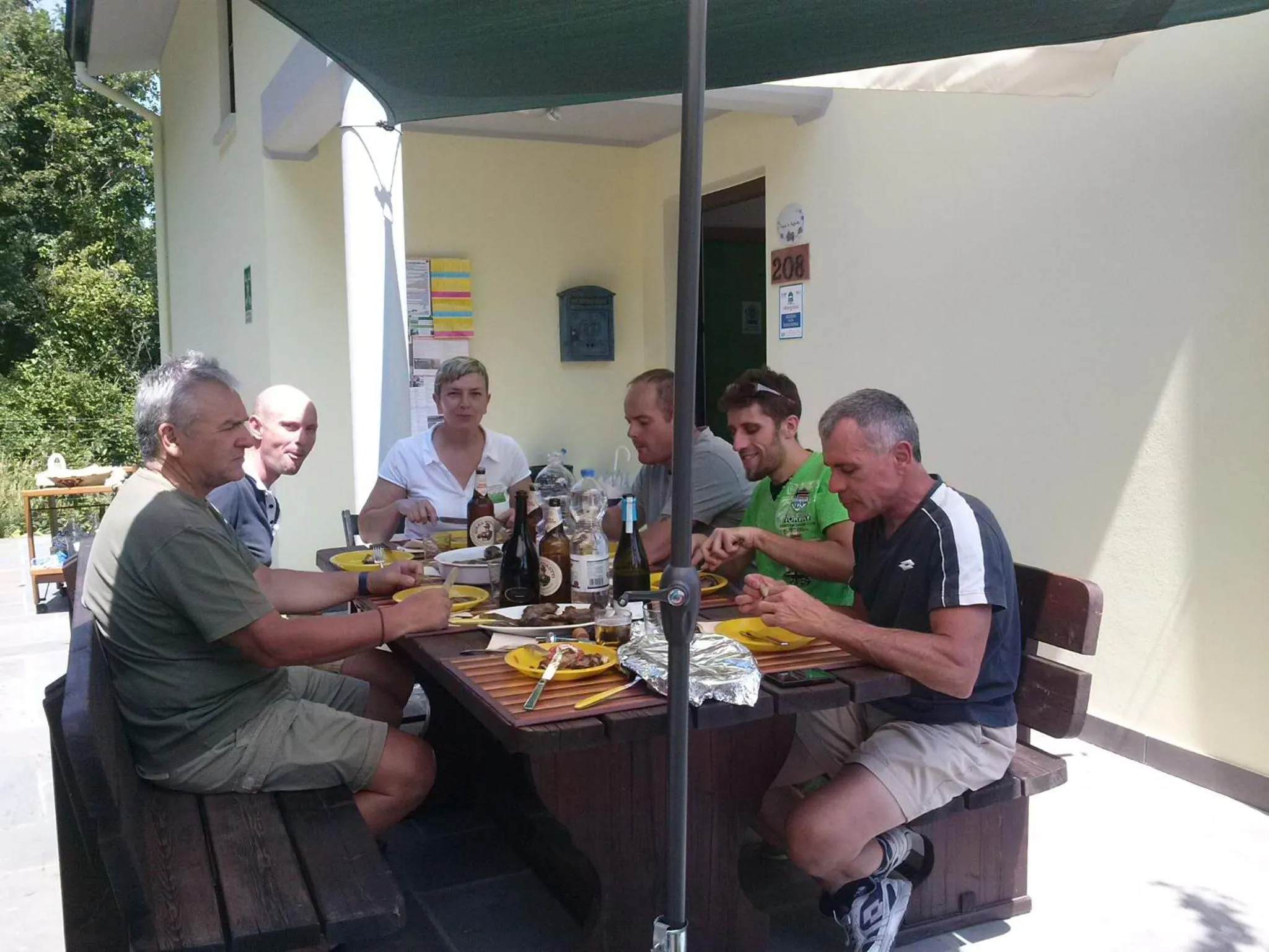 Restaurant/places to eat in Tolasudolsa Rooms, Breakfast & Mountain Bike