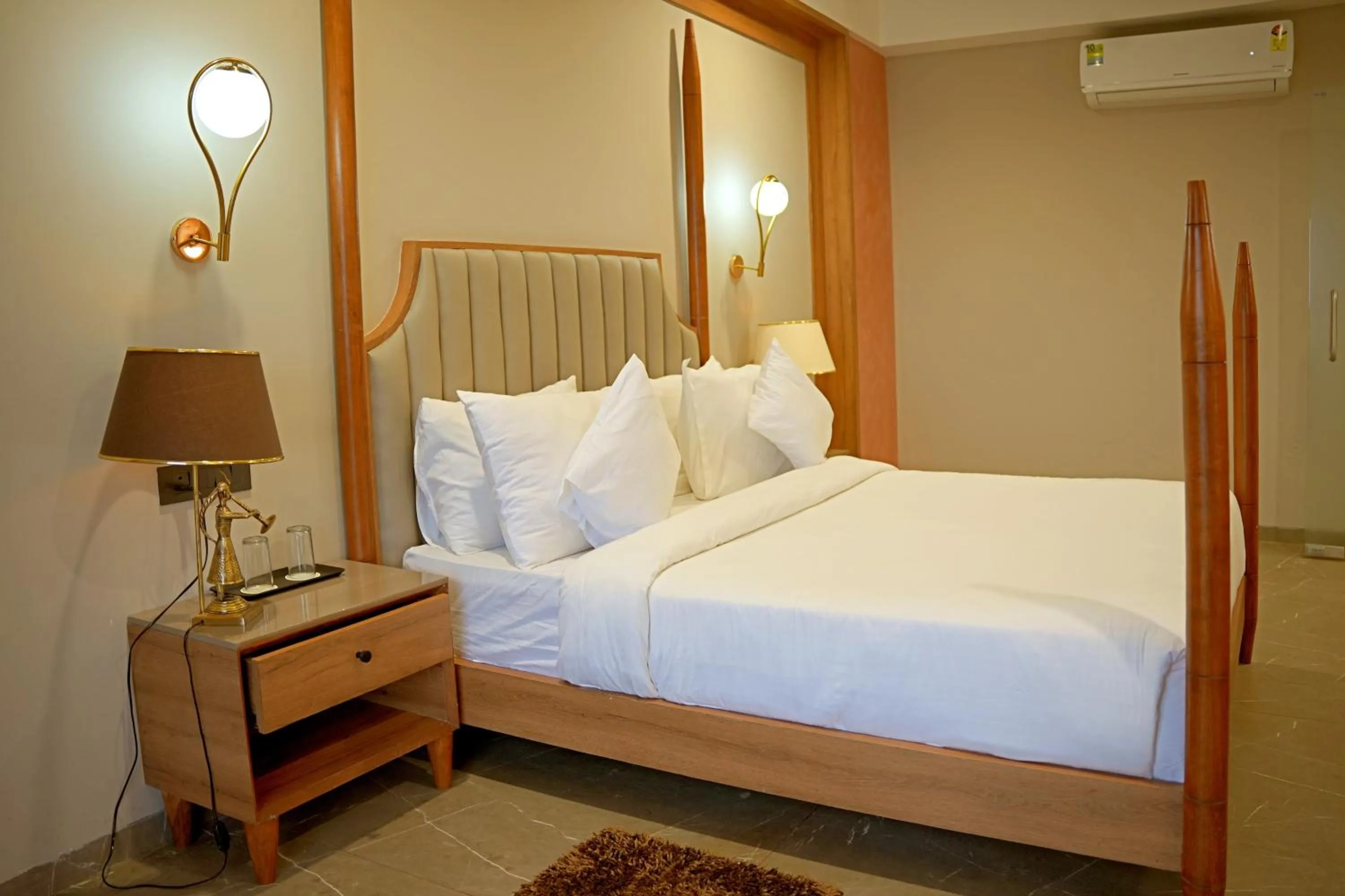 Bedroom, Bed in The Sky Imperial Hotel Kailash