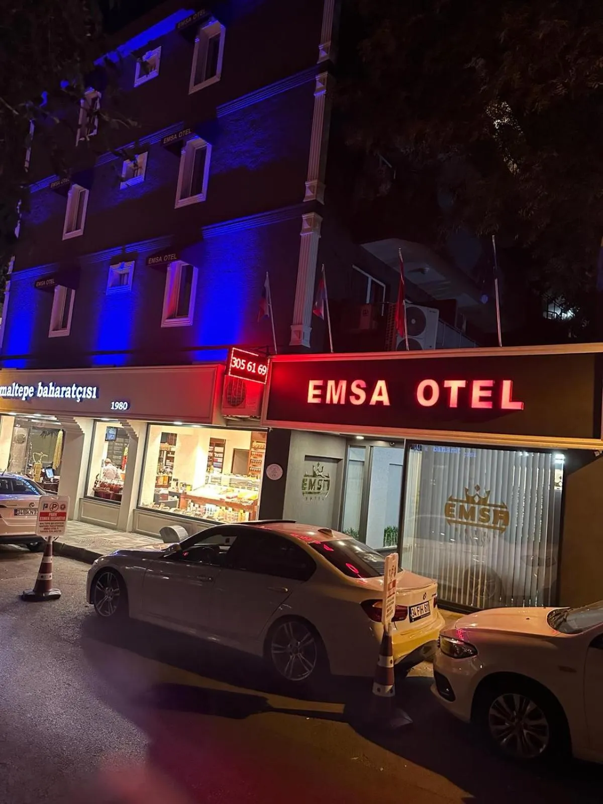 Property building in Emsa Otel Maltepedeki Eviniz