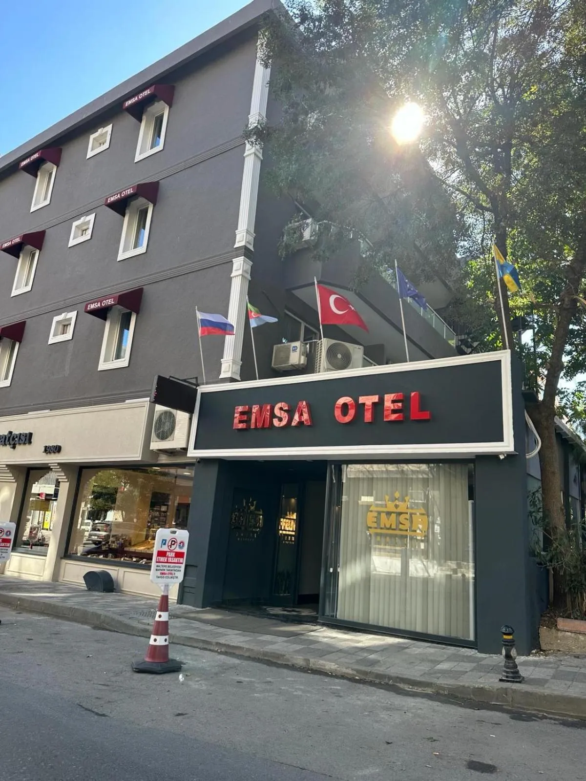 Property building in Emsa Otel Maltepedeki Eviniz