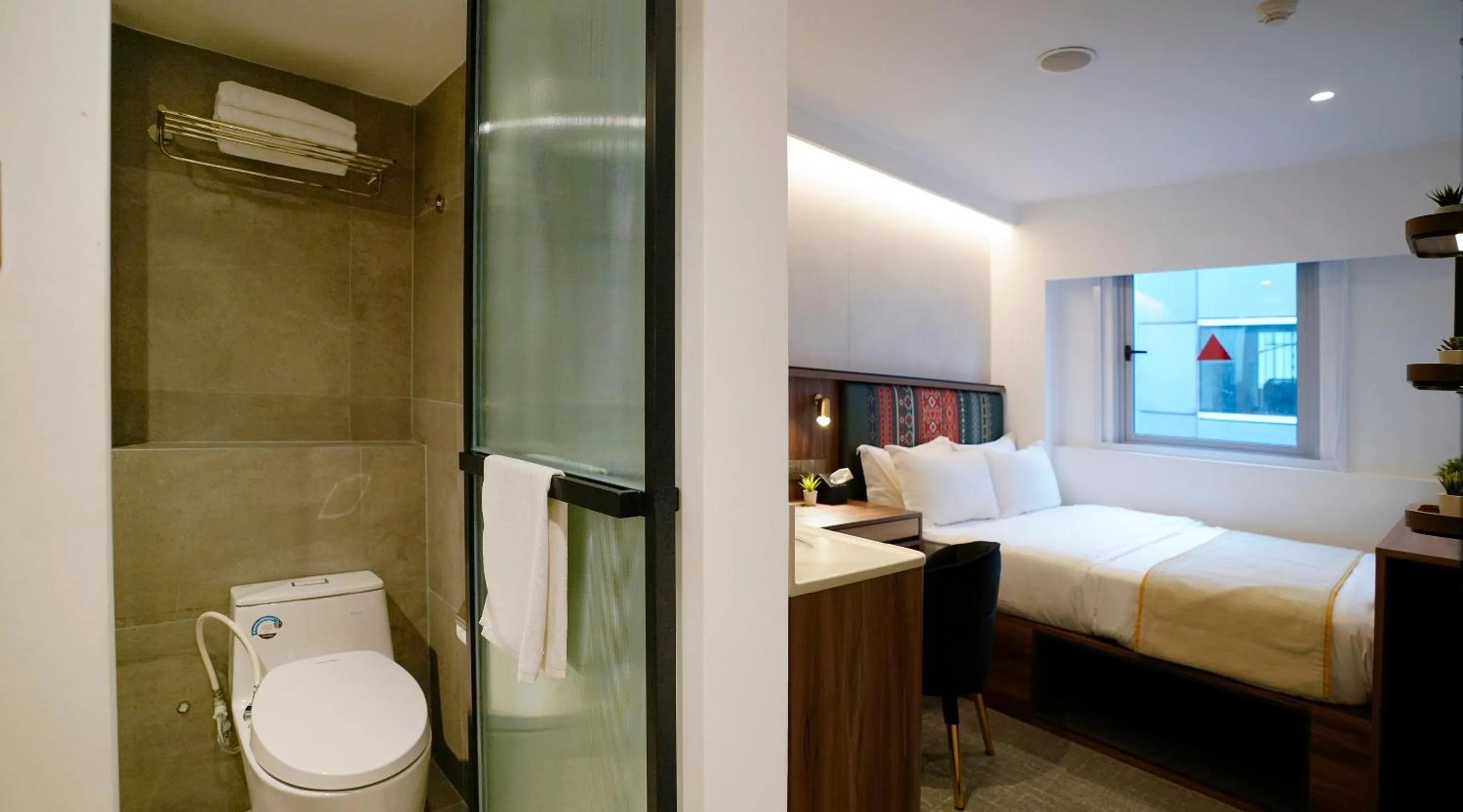 Toilet, Bed in ST Signature Bugis Middle, SHORT OVERNIGHT, 11 hours 8PM-7AM