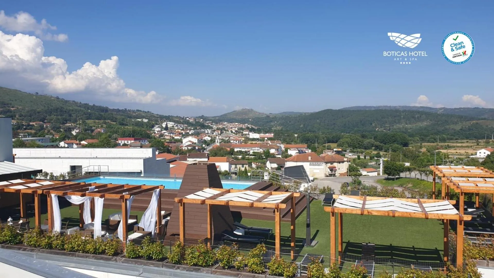 Swimming pool in Boticas Hotel Art & SPA