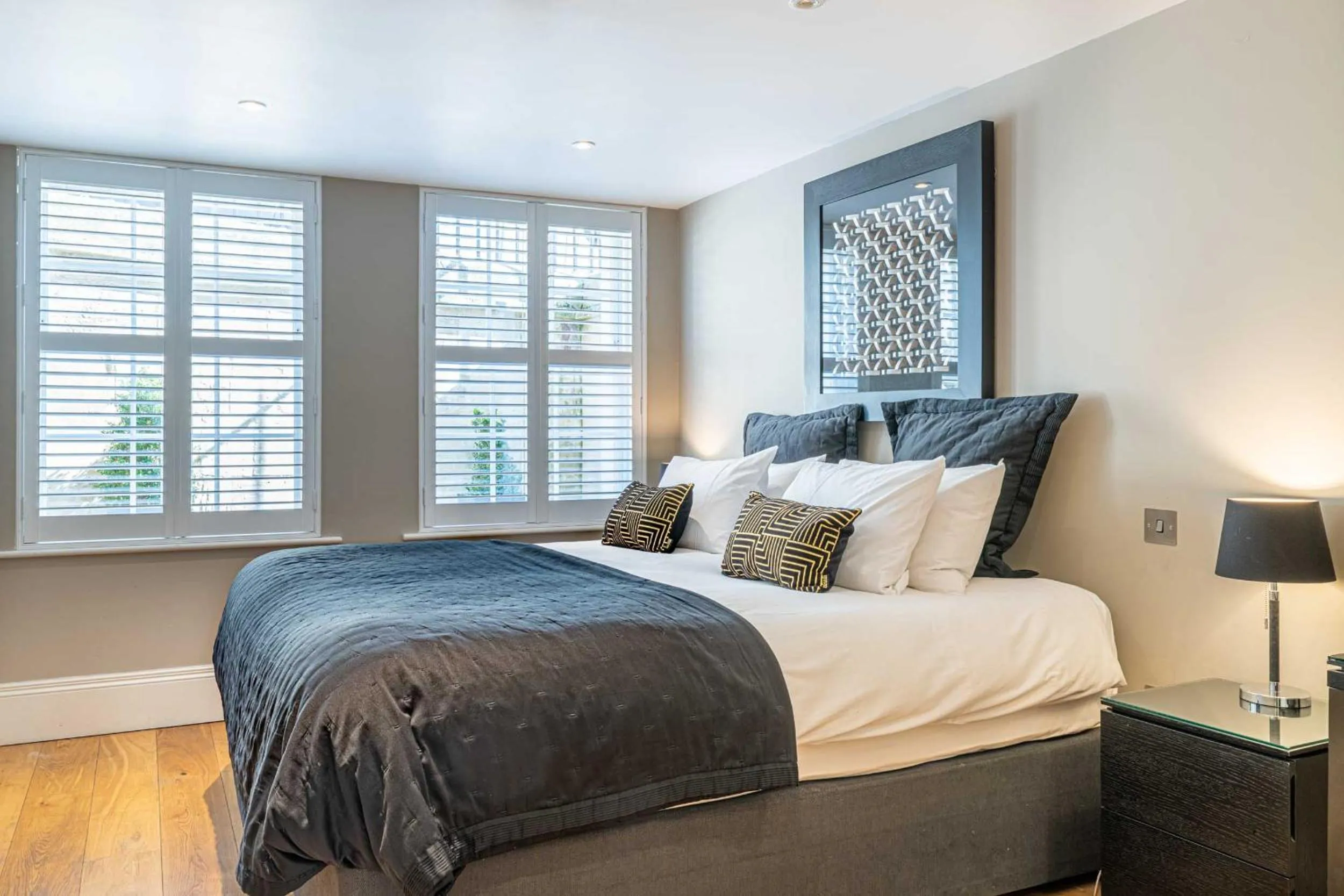 Bedroom, Bed in Bath Circle