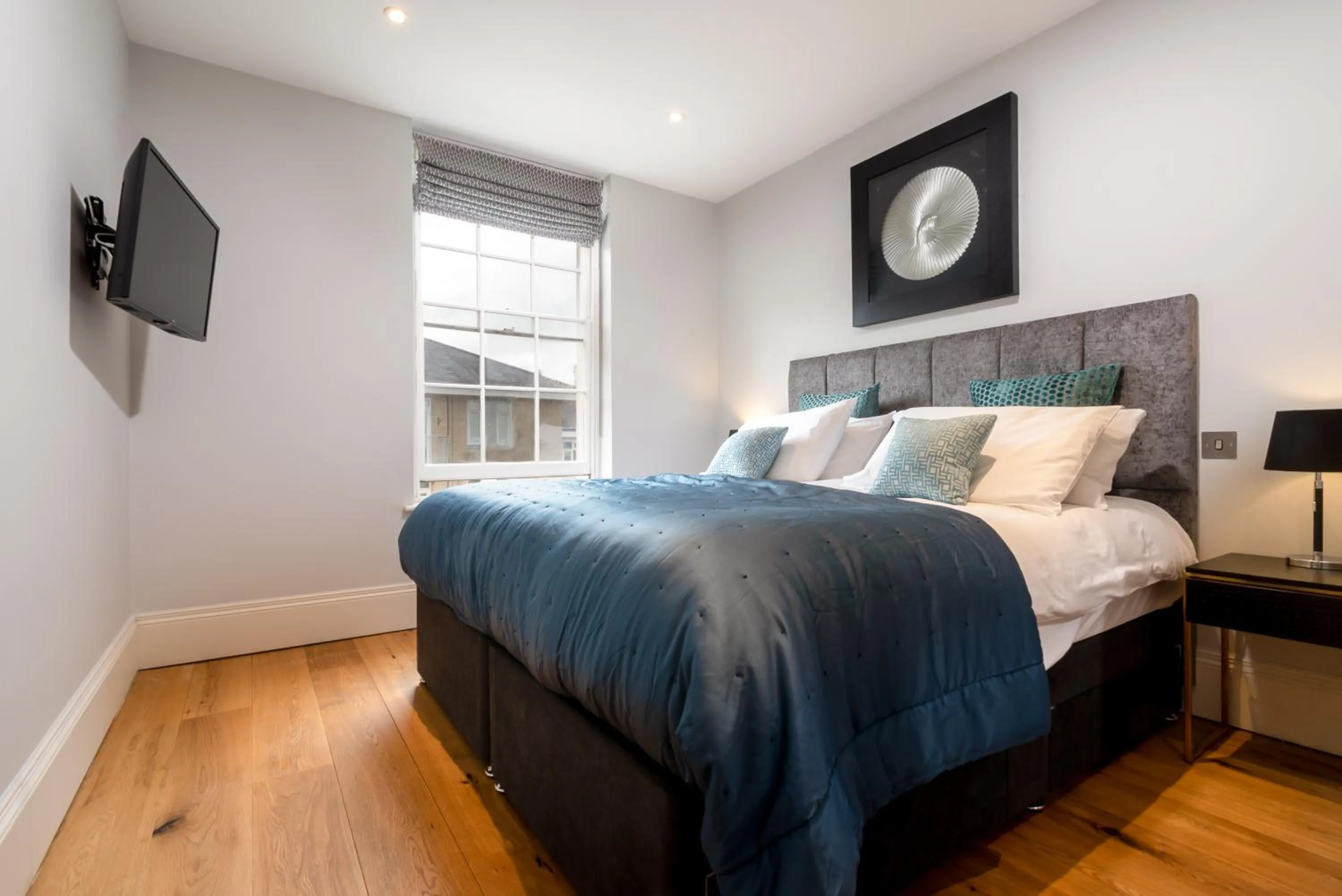 Bedroom, Bed in Bath Circle