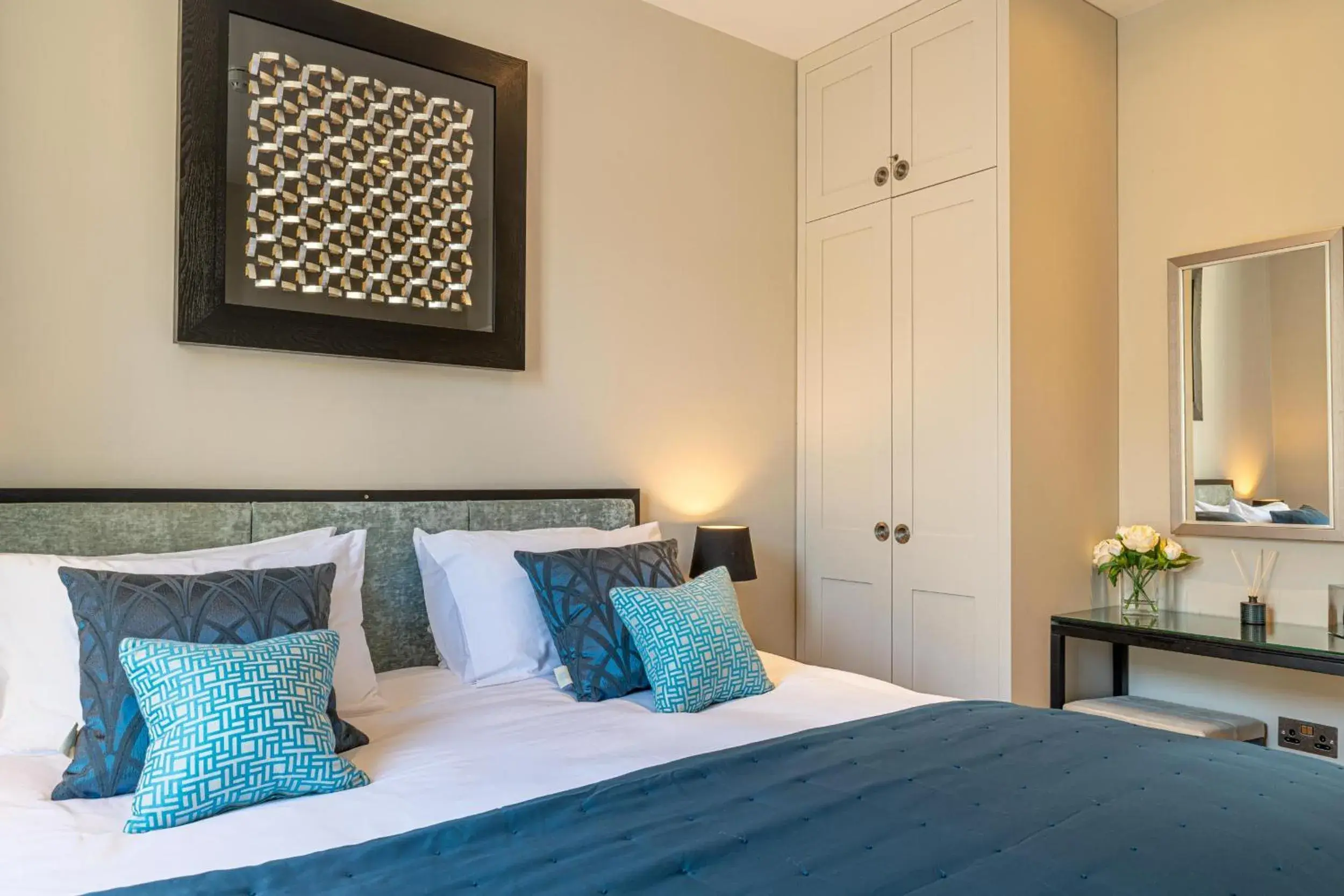 Bedroom, Bed in Bath Circle Bedroom, Bed in Bath Circle