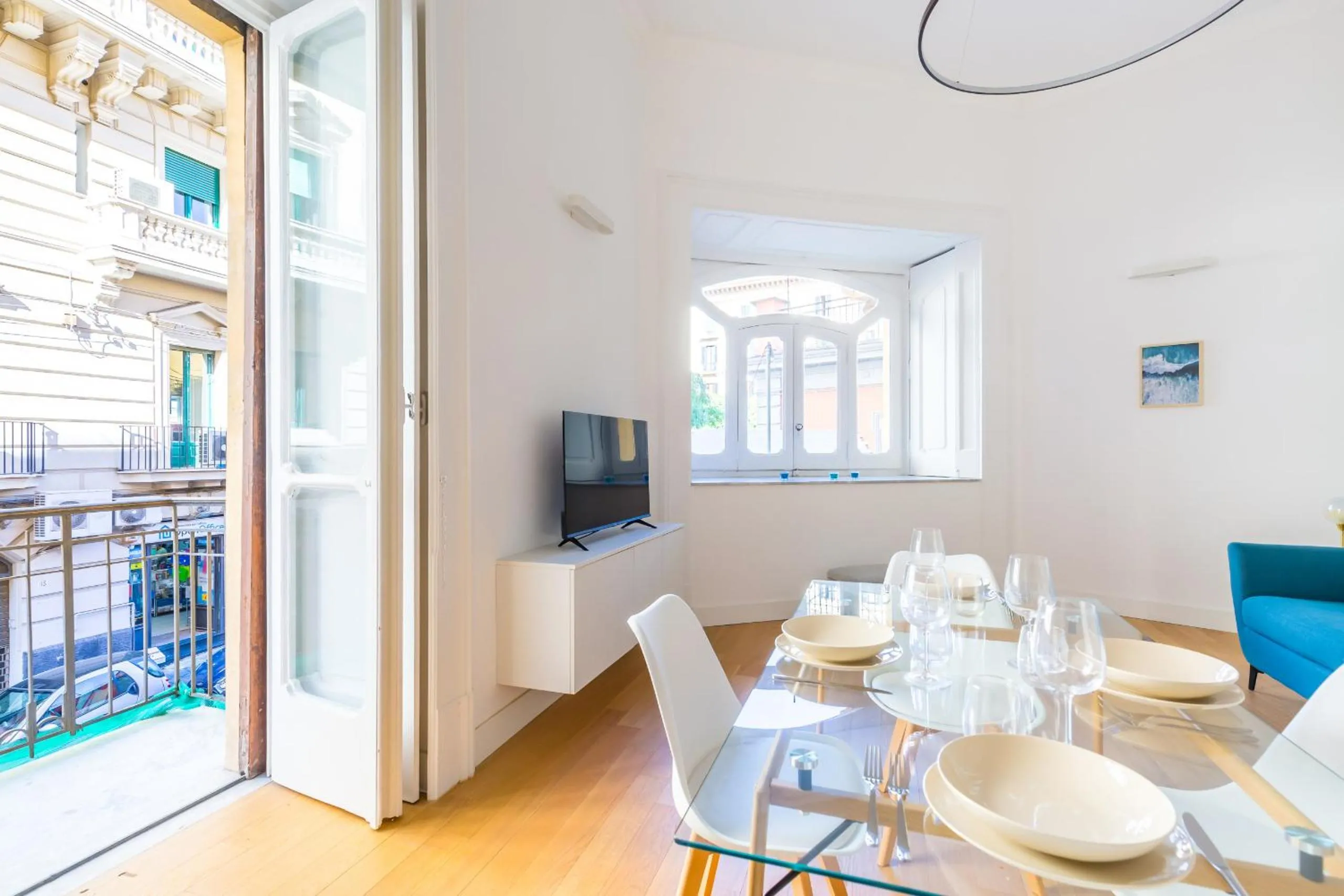 Piazza Amedeo Stylish Apartment by Wonderful Italy