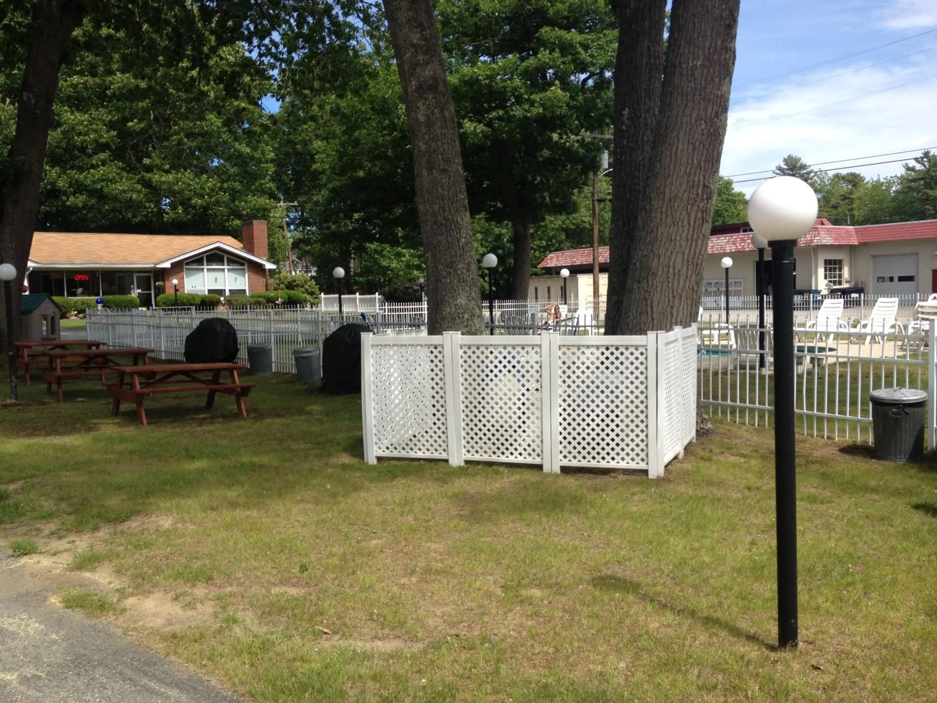 BBQ facilities in Marcotte Motor Court